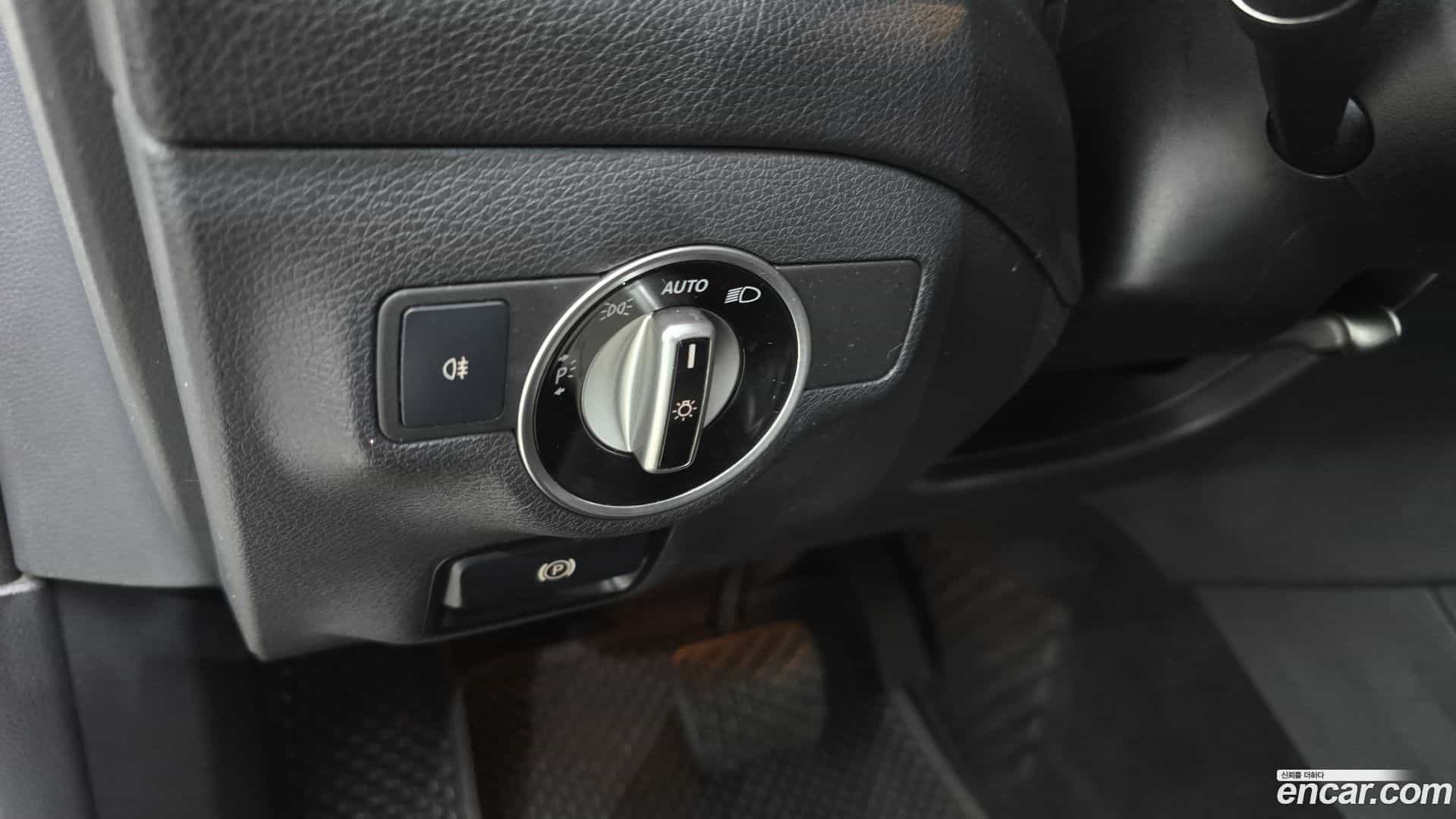 GLA-Class Mercedes-Benz 2016.4-OPTION-021