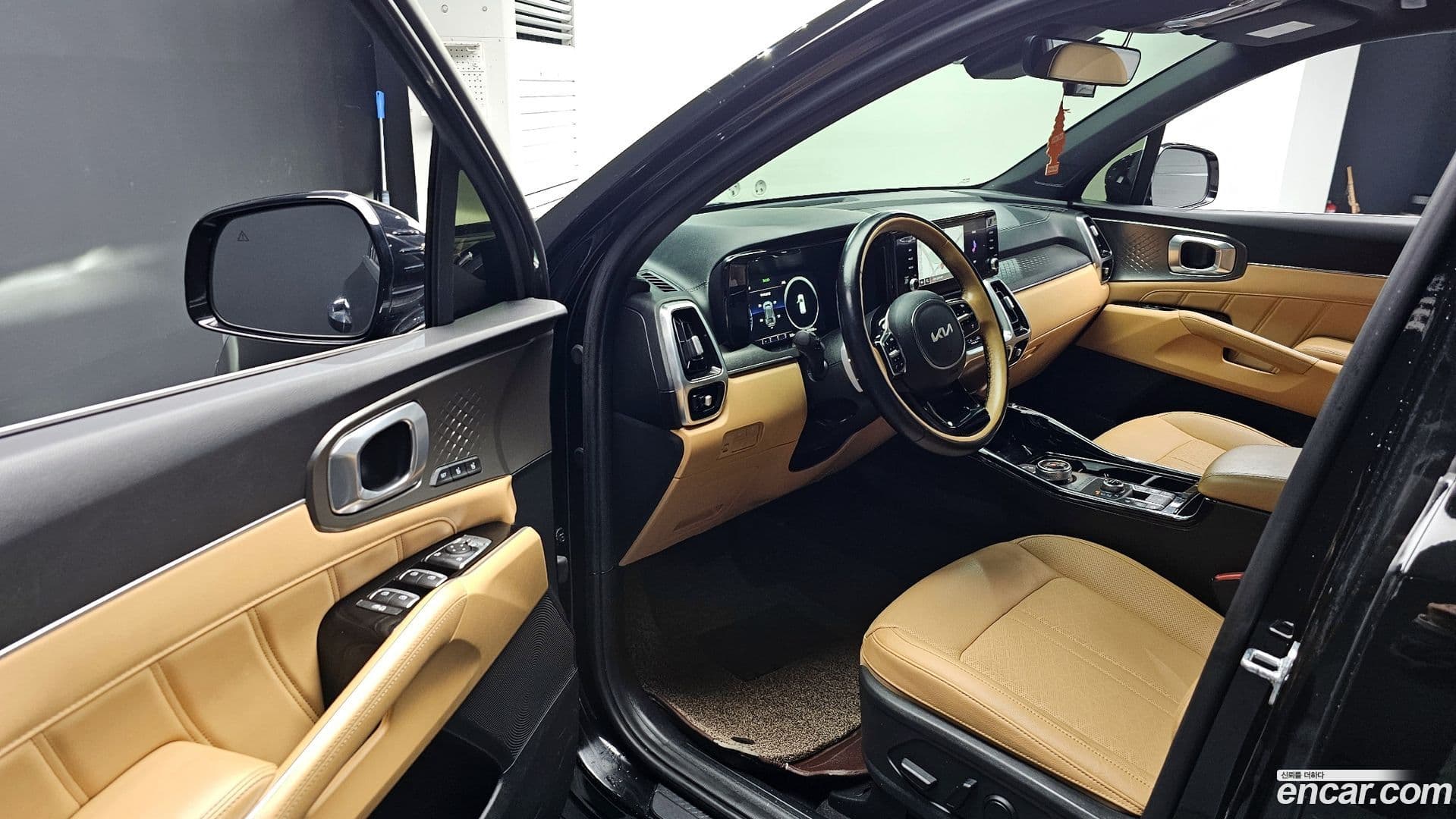 Main__Slider__Photo:Sorento Kia 2021.6-9