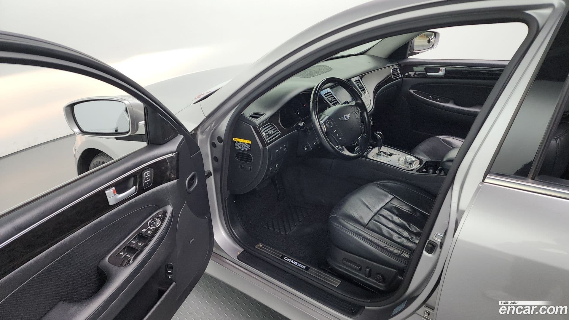 Main__Slider__Photo:Genesis Hyundai 2013.4-9