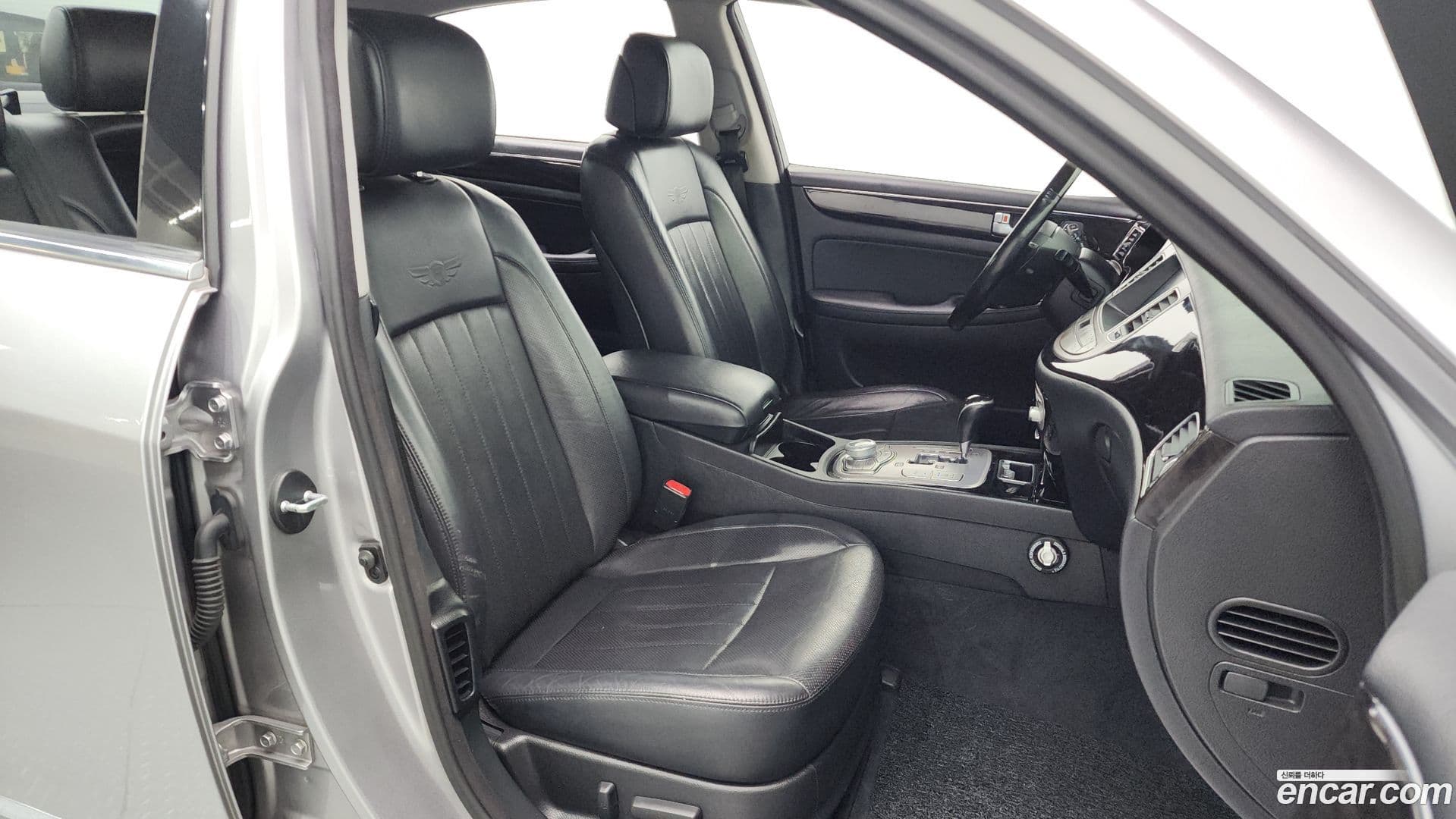 Main__Slider__Photo:Genesis Hyundai 2013.4-10