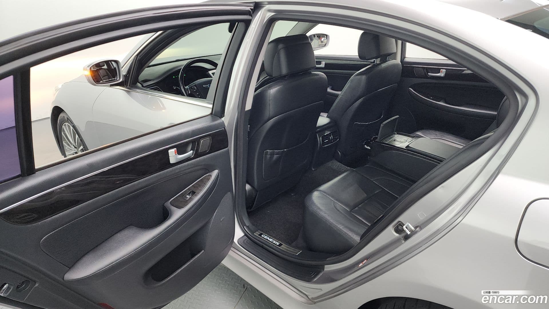 Main__Slider__Photo:Genesis Hyundai 2013.4-11