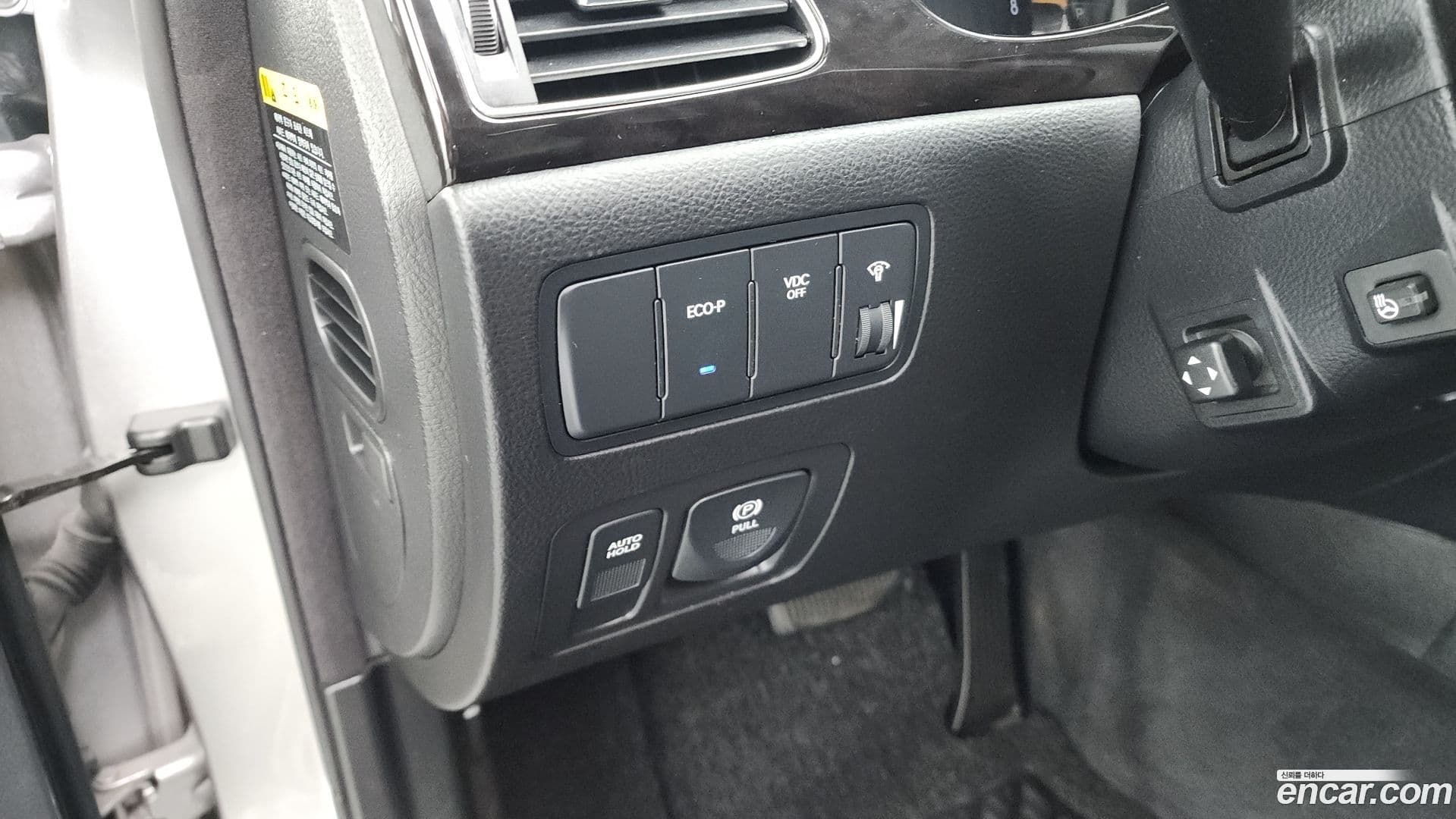 Main__Slider__Photo:Genesis Hyundai 2013.4-17