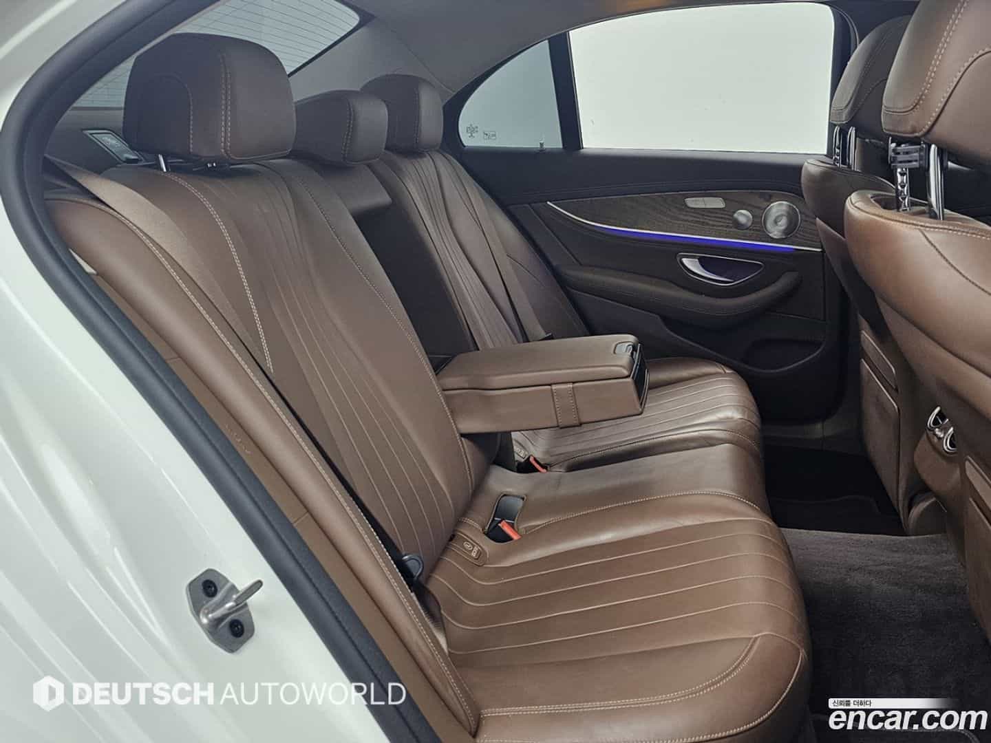 E-Class Mercedes-Benz 2019.11-OPTION-016