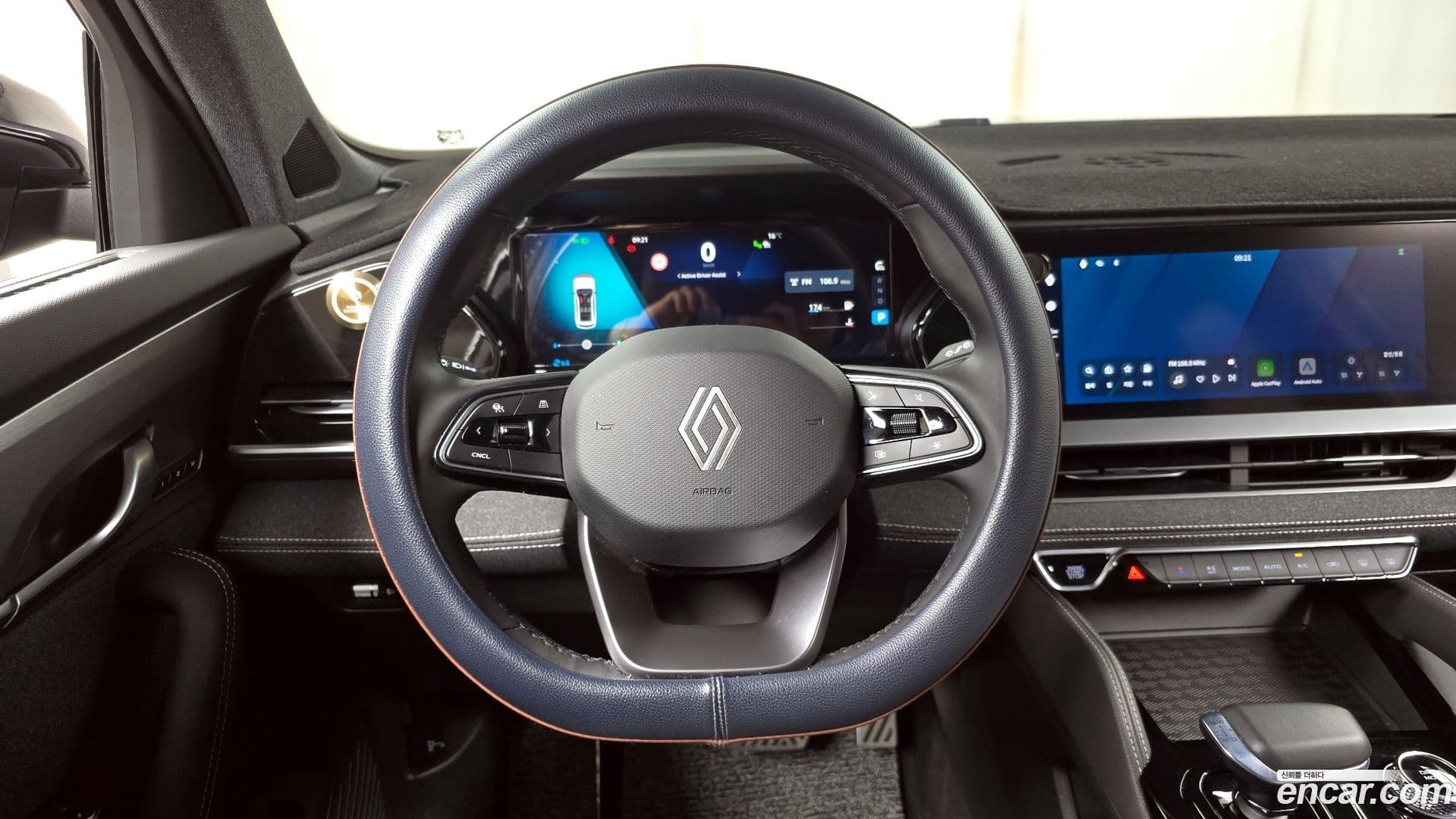 Main__Slider__Photo:Grand Koleos Renault Korea 2025.0-12