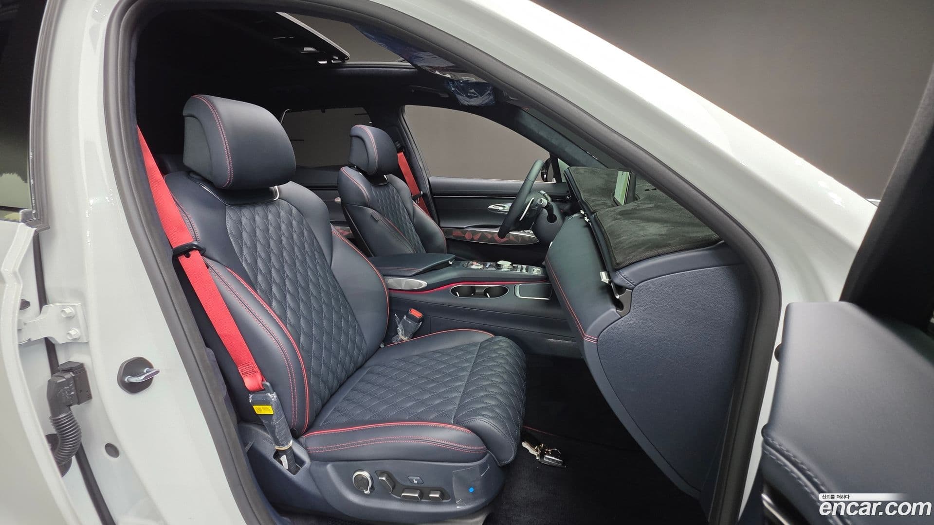 Main__Slider__Photo:GV70 Genesis 2023.9-9