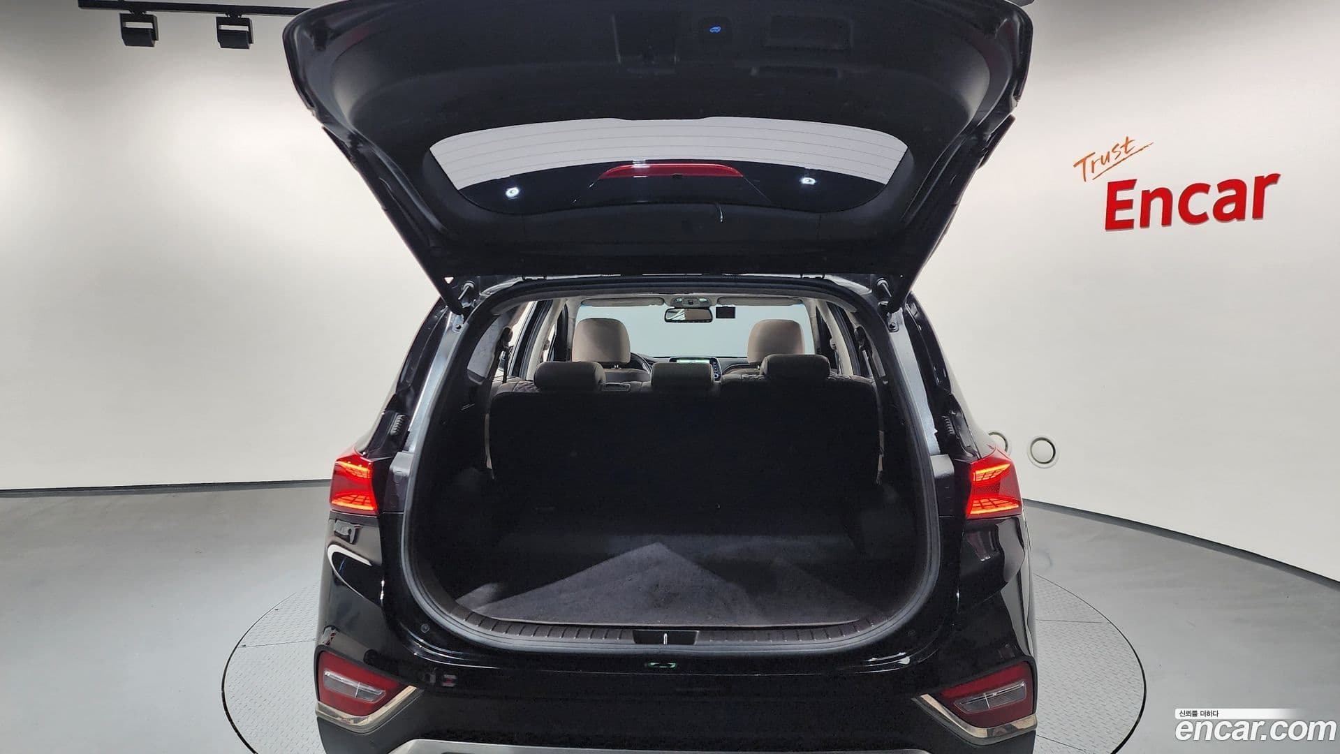 Main__Slider__Photo:Santafe Hyundai 2019.11-19