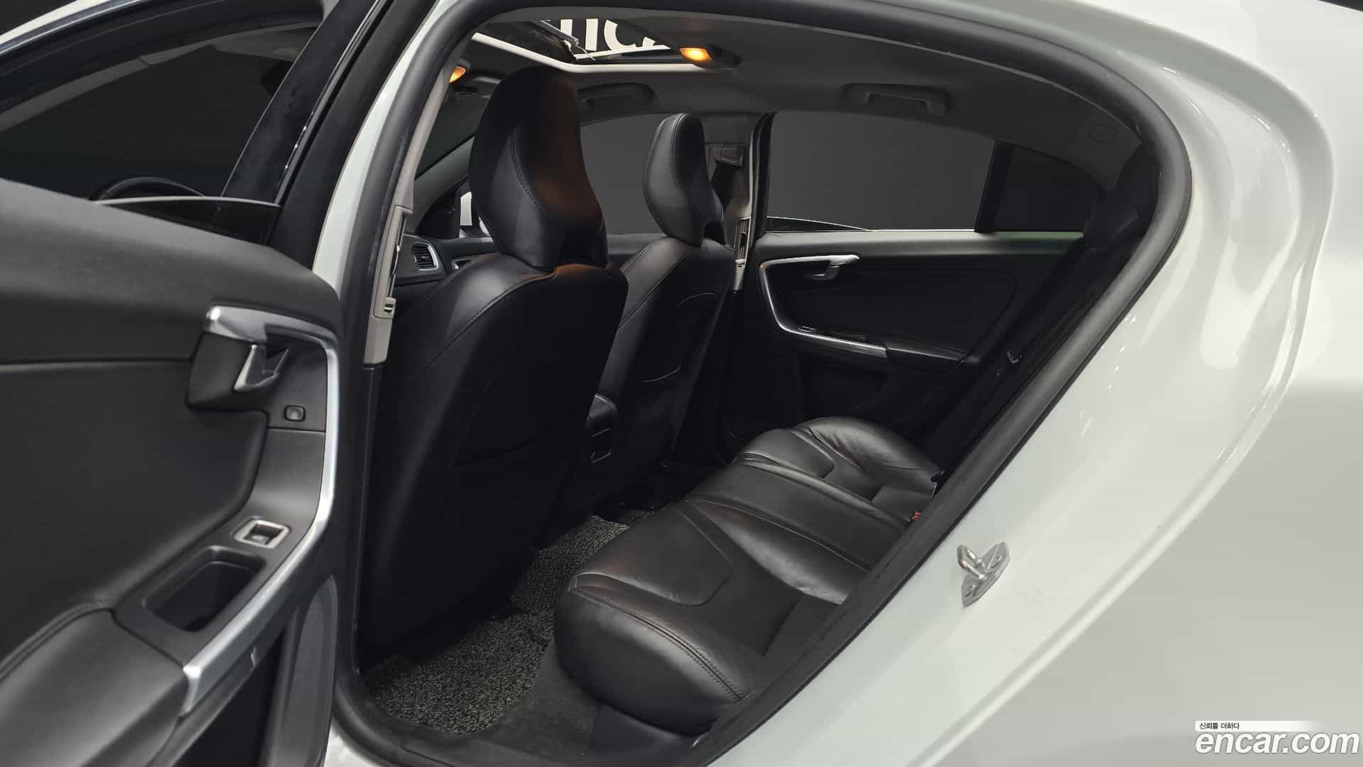 S60 Volvo 2015.3-OPTION-016