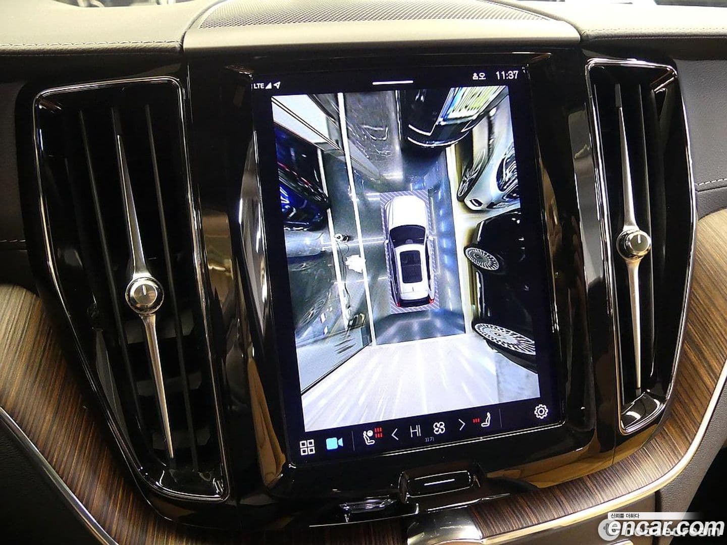 Main__Slider__Photo:XC60 Volvo 2022.9-13