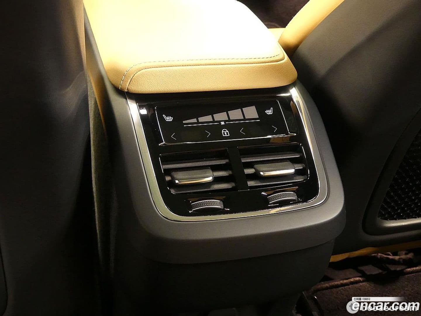 Main__Slider__Photo:XC60 Volvo 2022.9-19