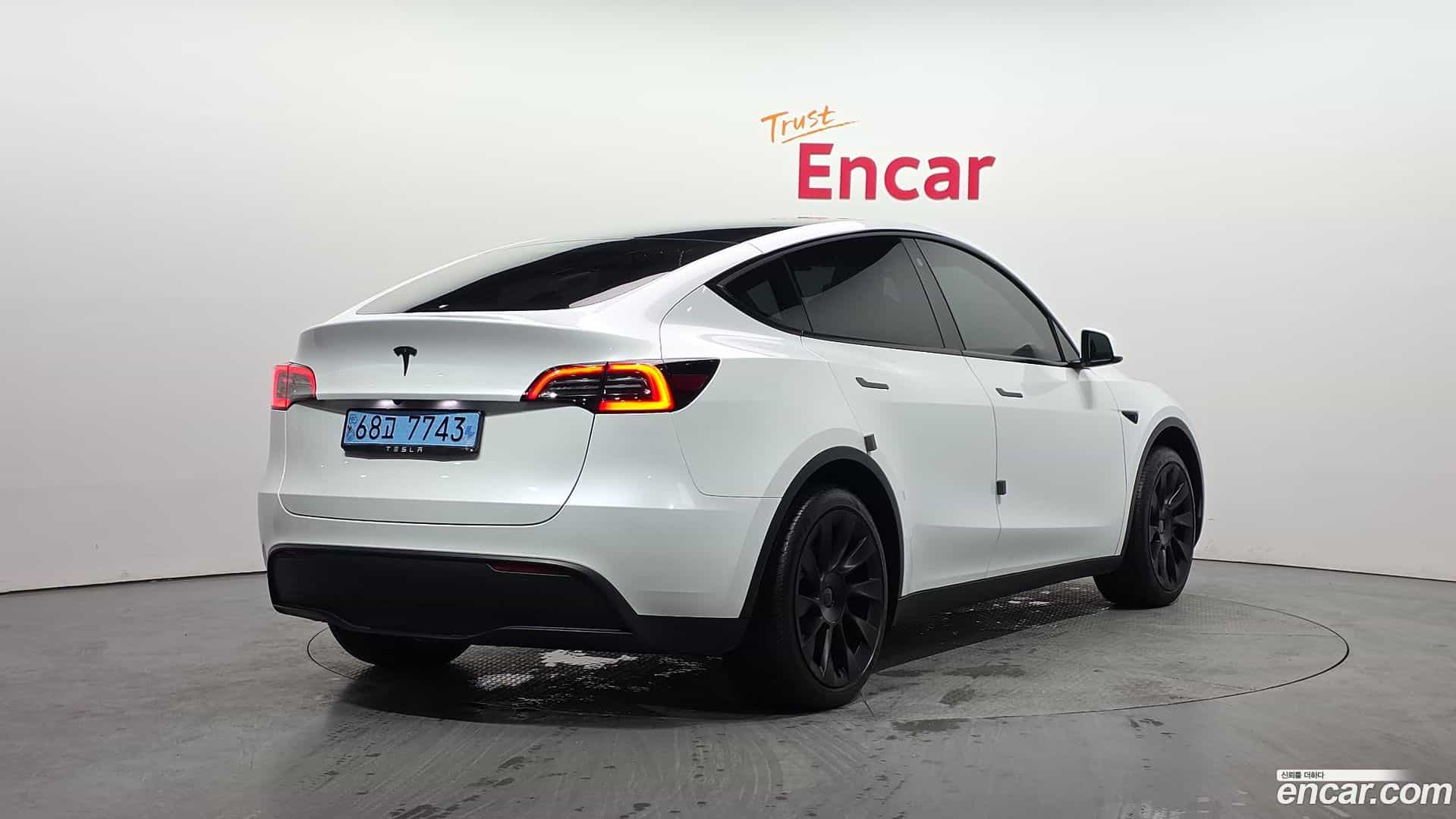 Model Y Tesla 2023.7-OUTER-002