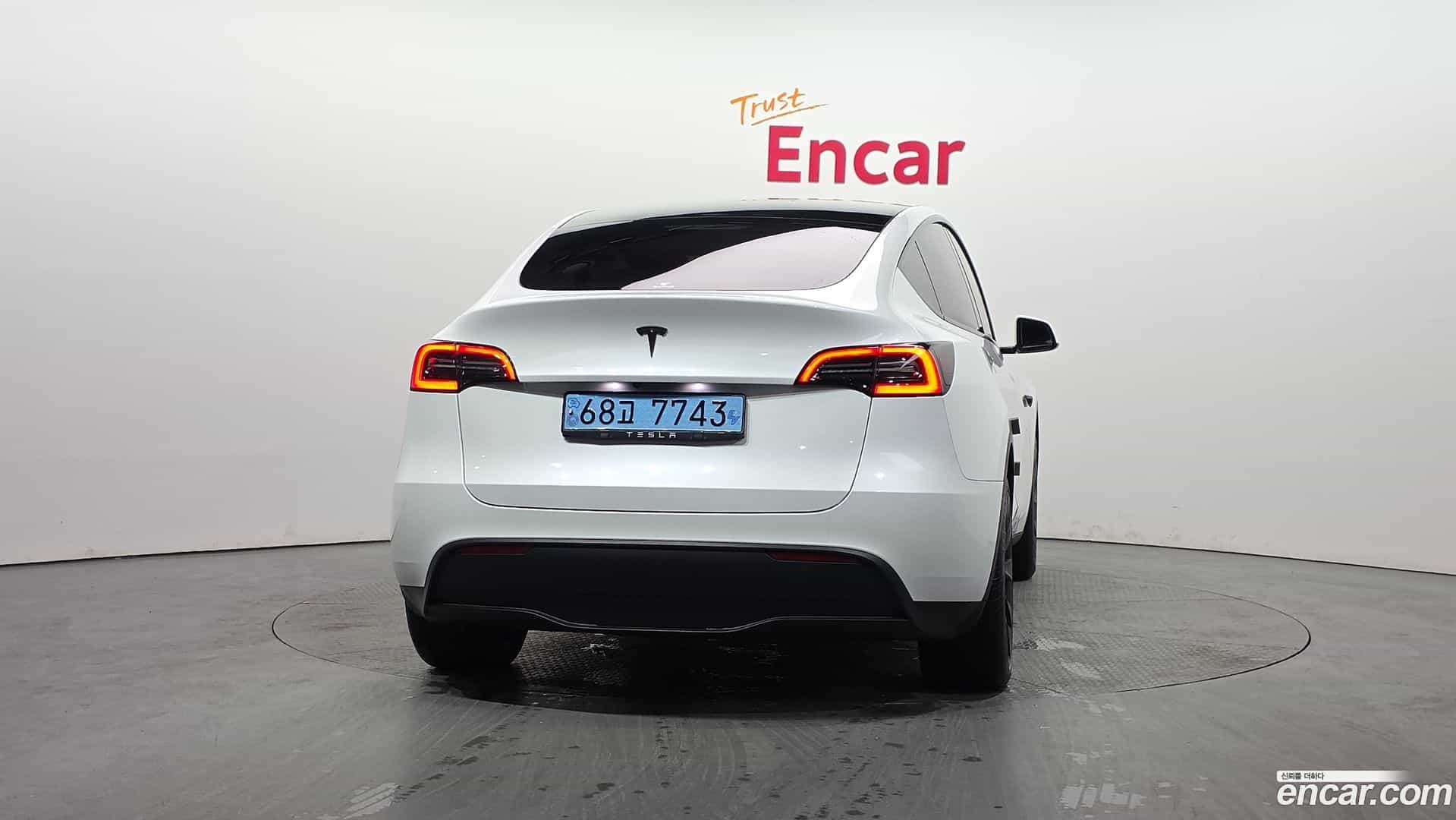 Model Y Tesla 2023.7-OUTER-004