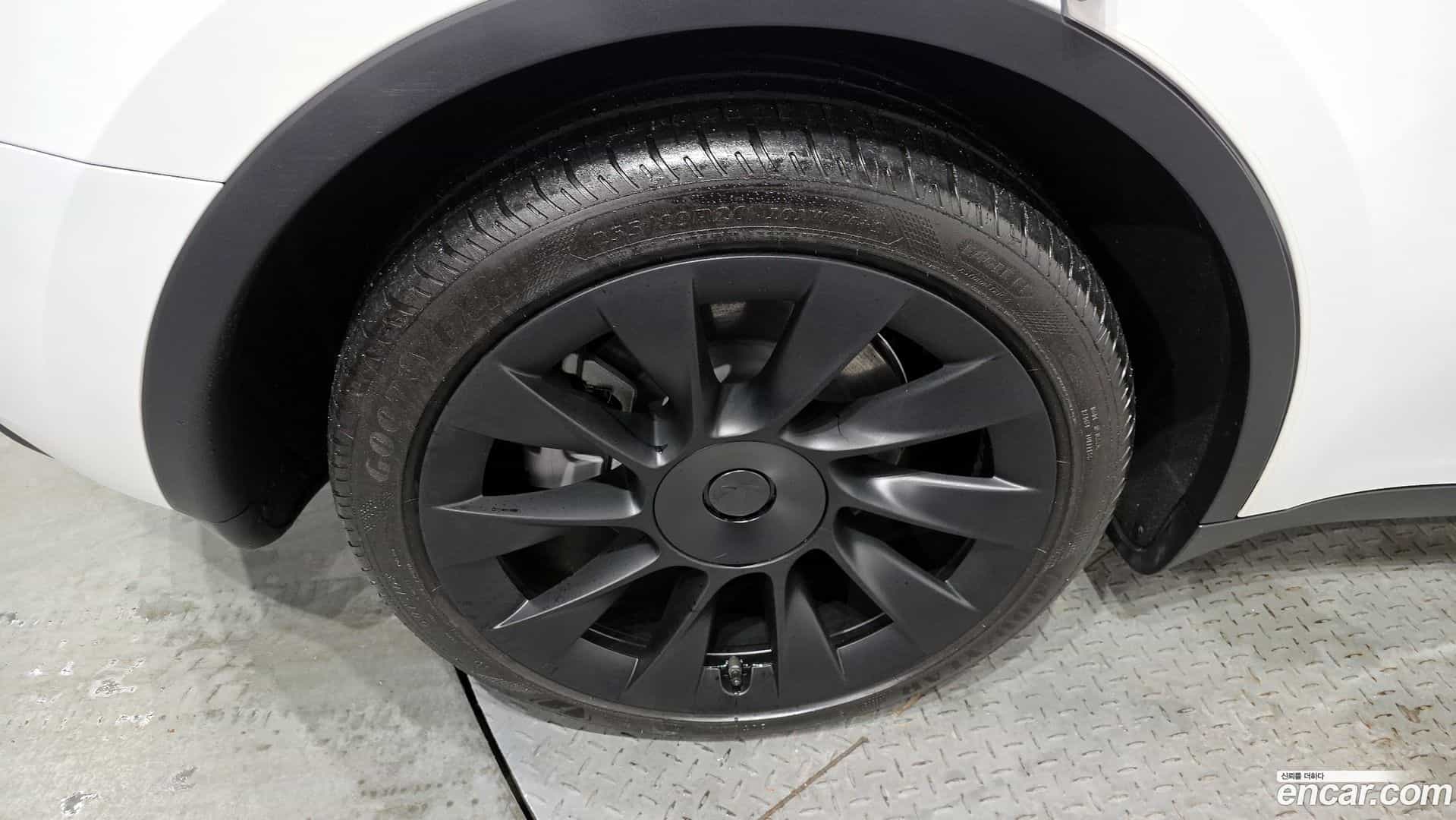 Model Y Tesla 2023.7-OUTER-005