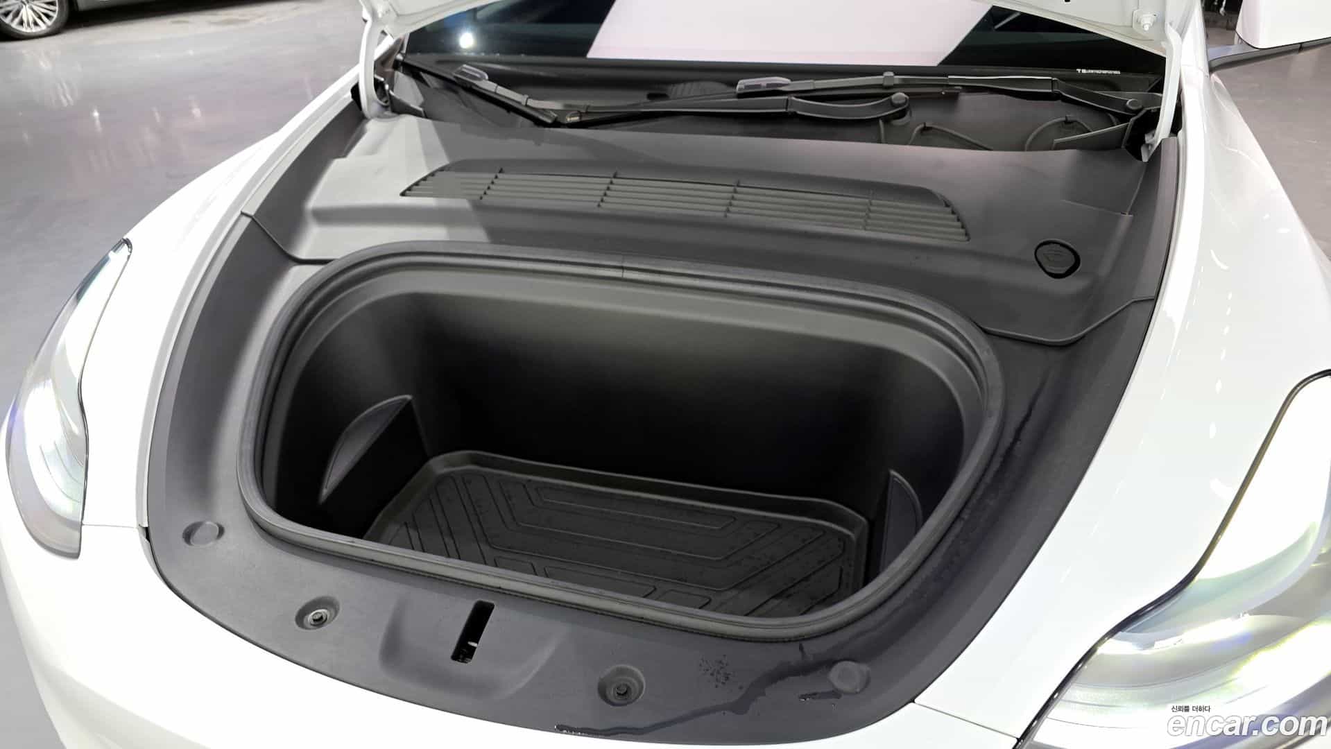 Model Y Tesla 2023.7-INNER-006