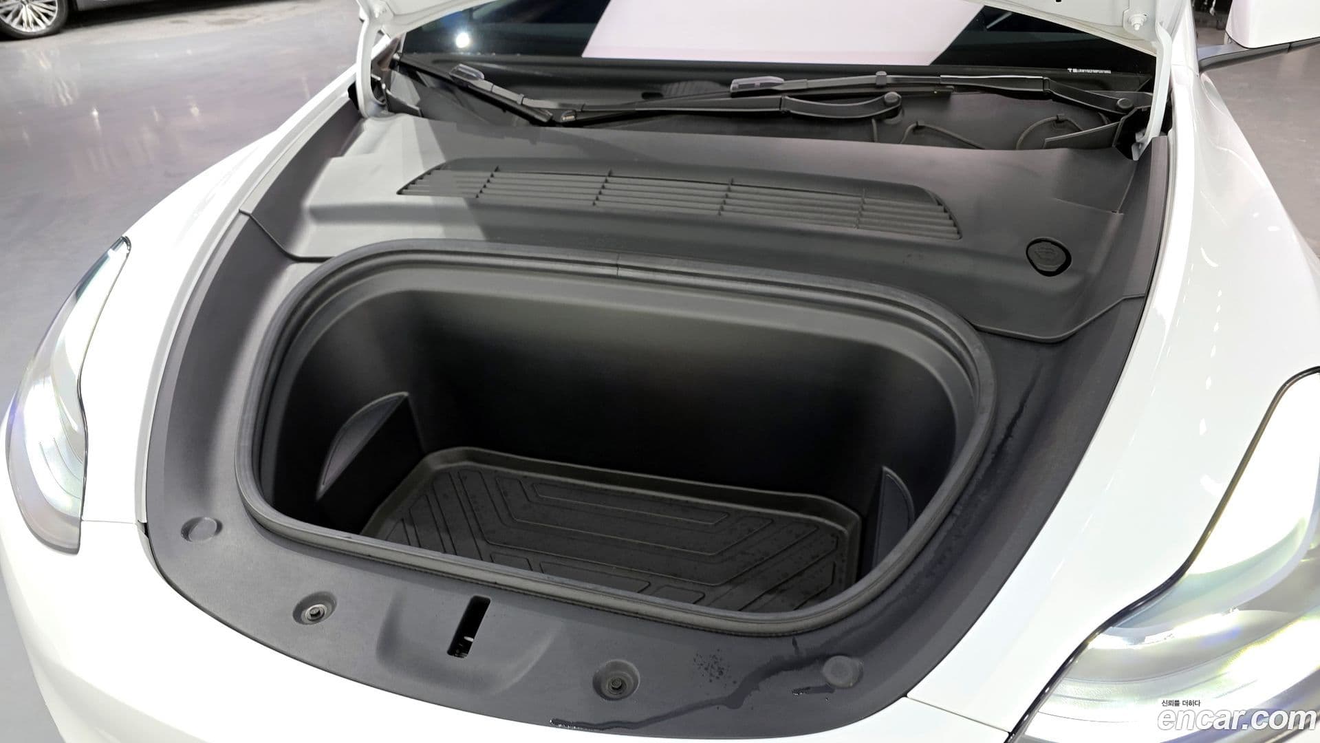 Main__Slider__Photo:Model Y Tesla 2023.7-5