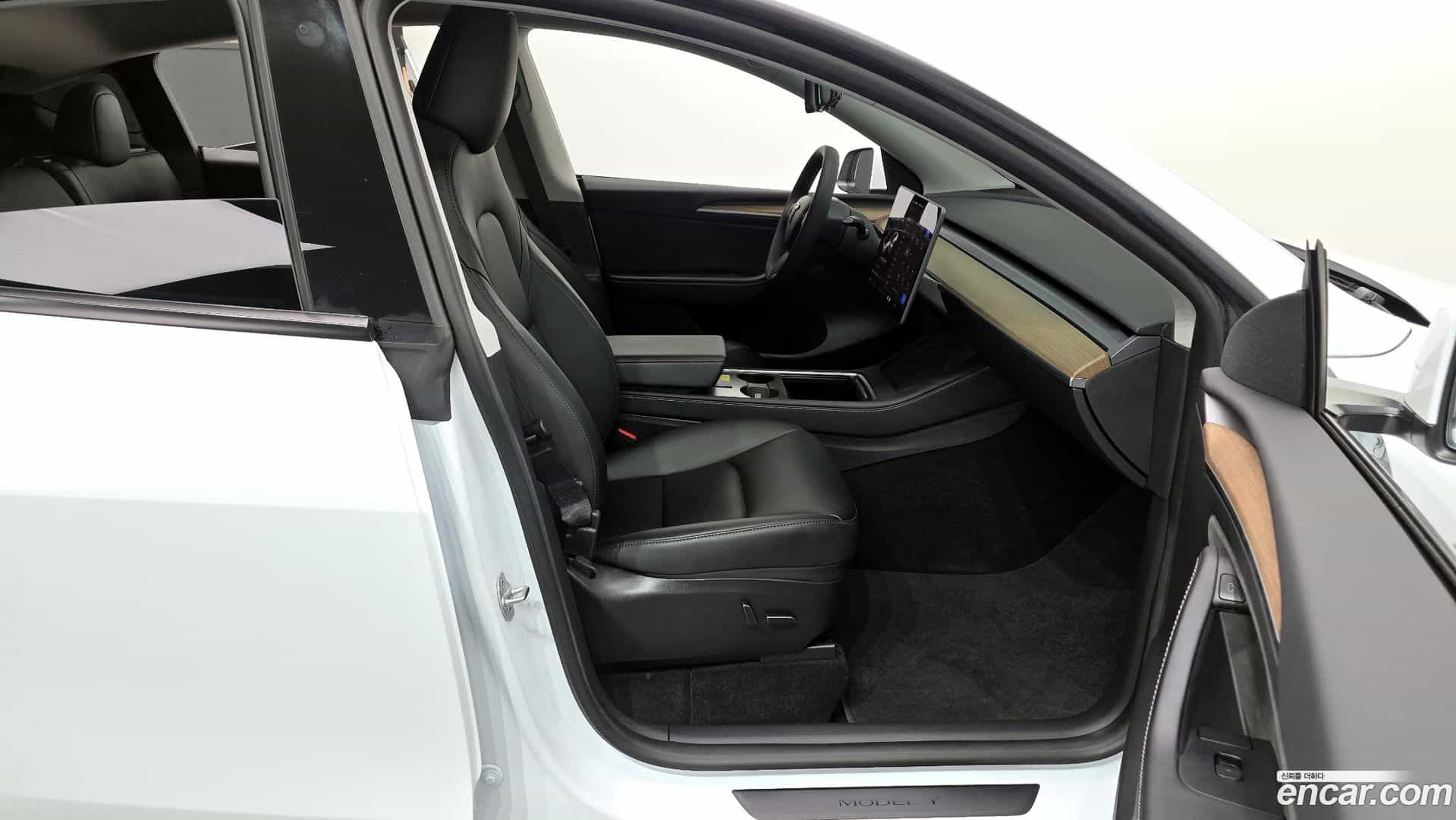 Model Y Tesla 2023.7-INNER-010