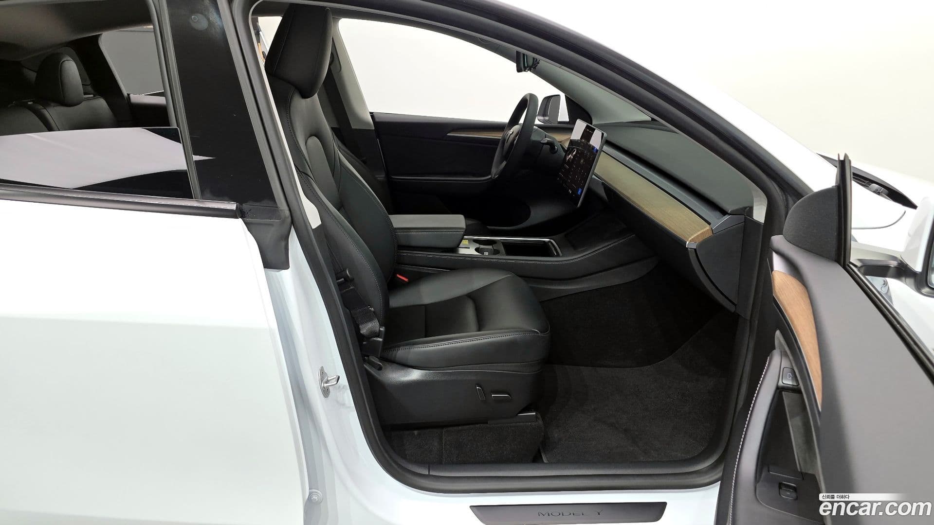 Main__Slider__Photo:Model Y Tesla 2023.7-9