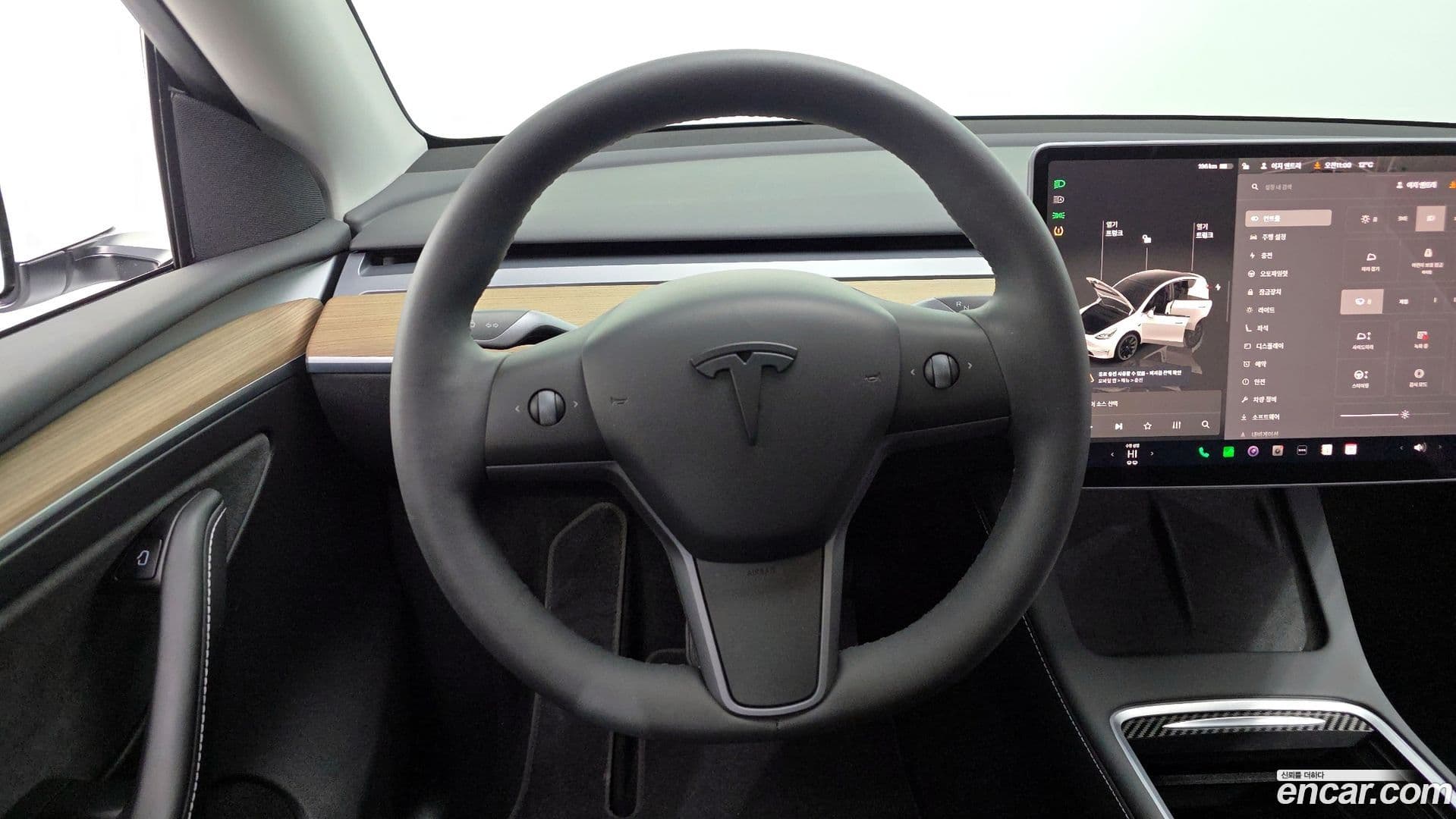 Main__Slider__Photo:Model Y Tesla 2023.7-12