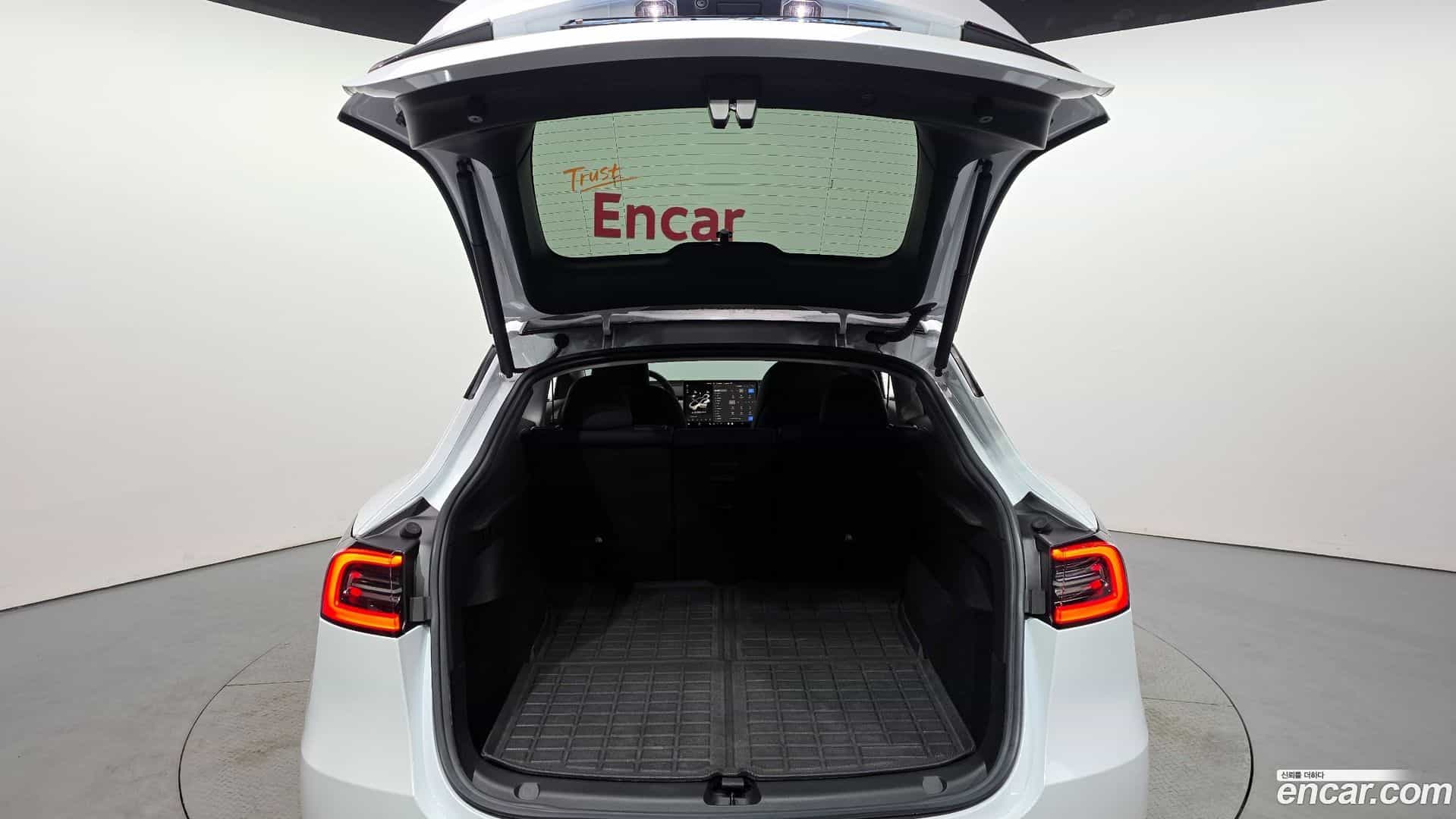 Model Y Tesla 2023.7-OPTION-024