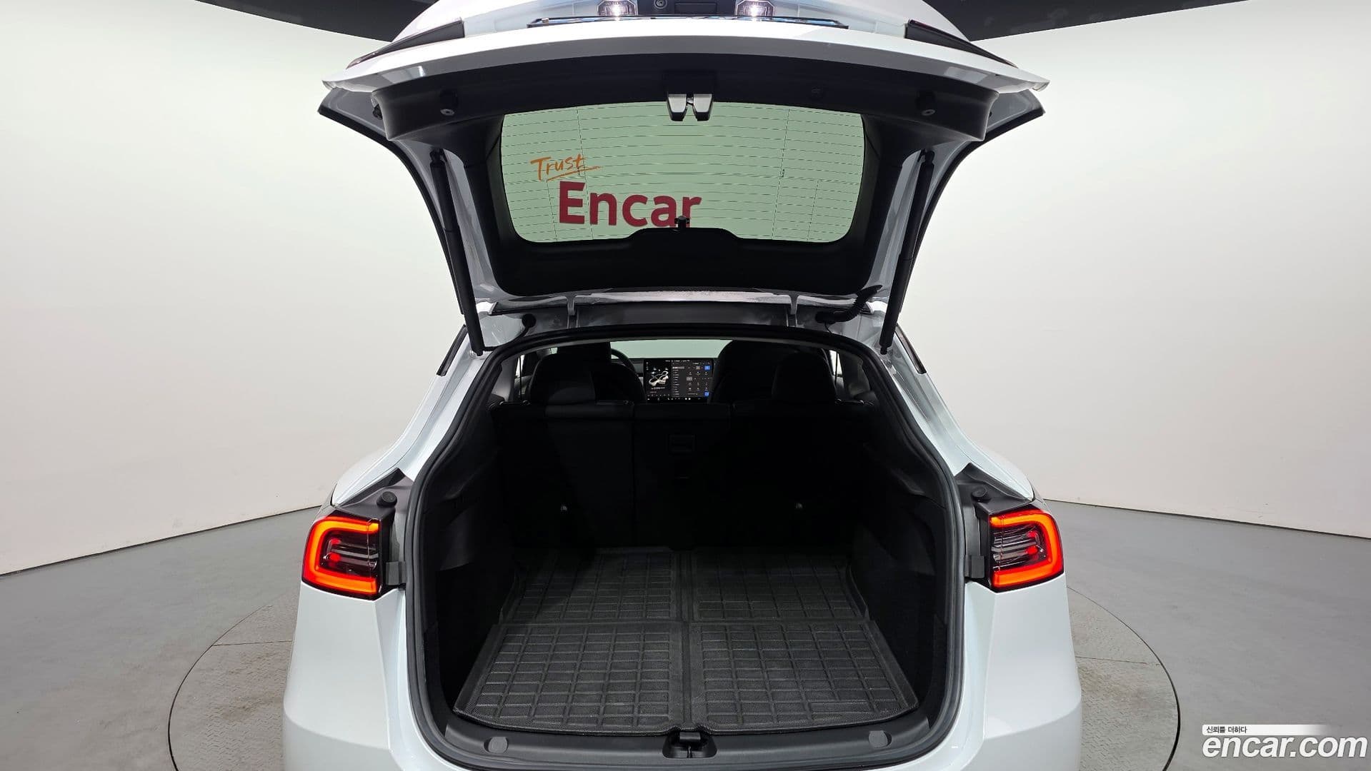 Main__Slider__Photo:Model Y Tesla 2023.7-19