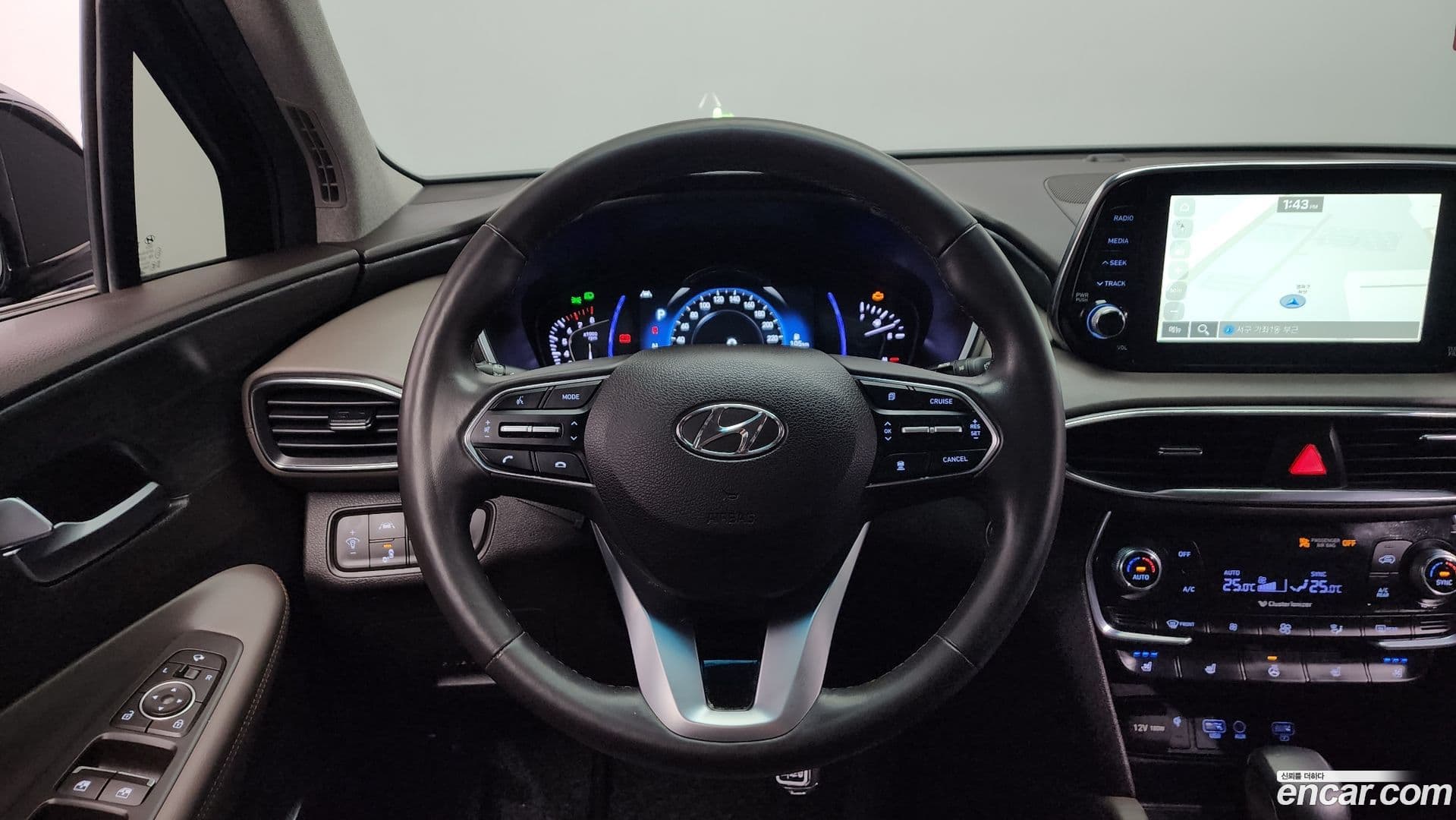 Main__Slider__Photo:Santafe Hyundai 2018.2-12