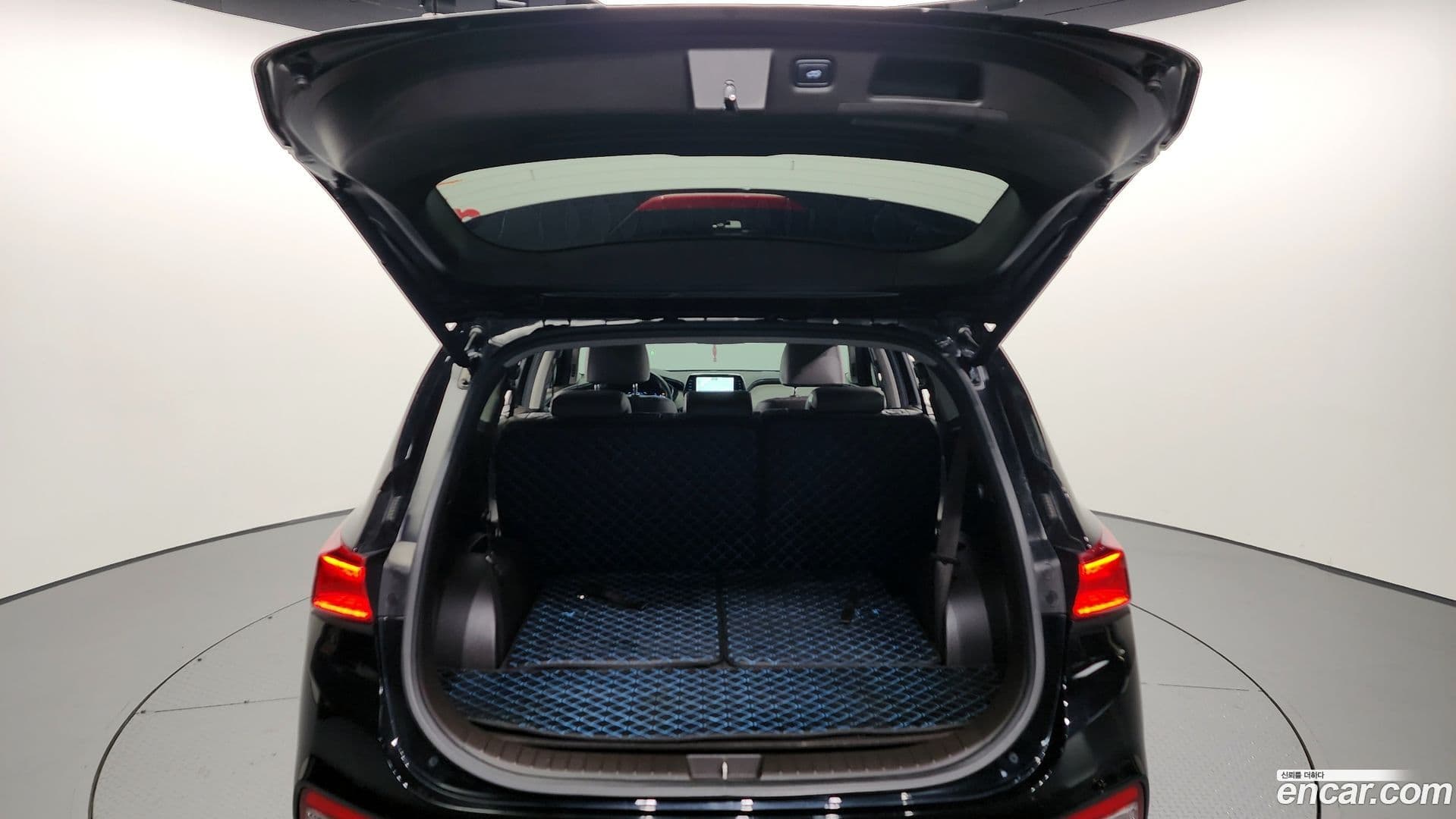 Main__Slider__Photo:Santafe Hyundai 2018.2-19