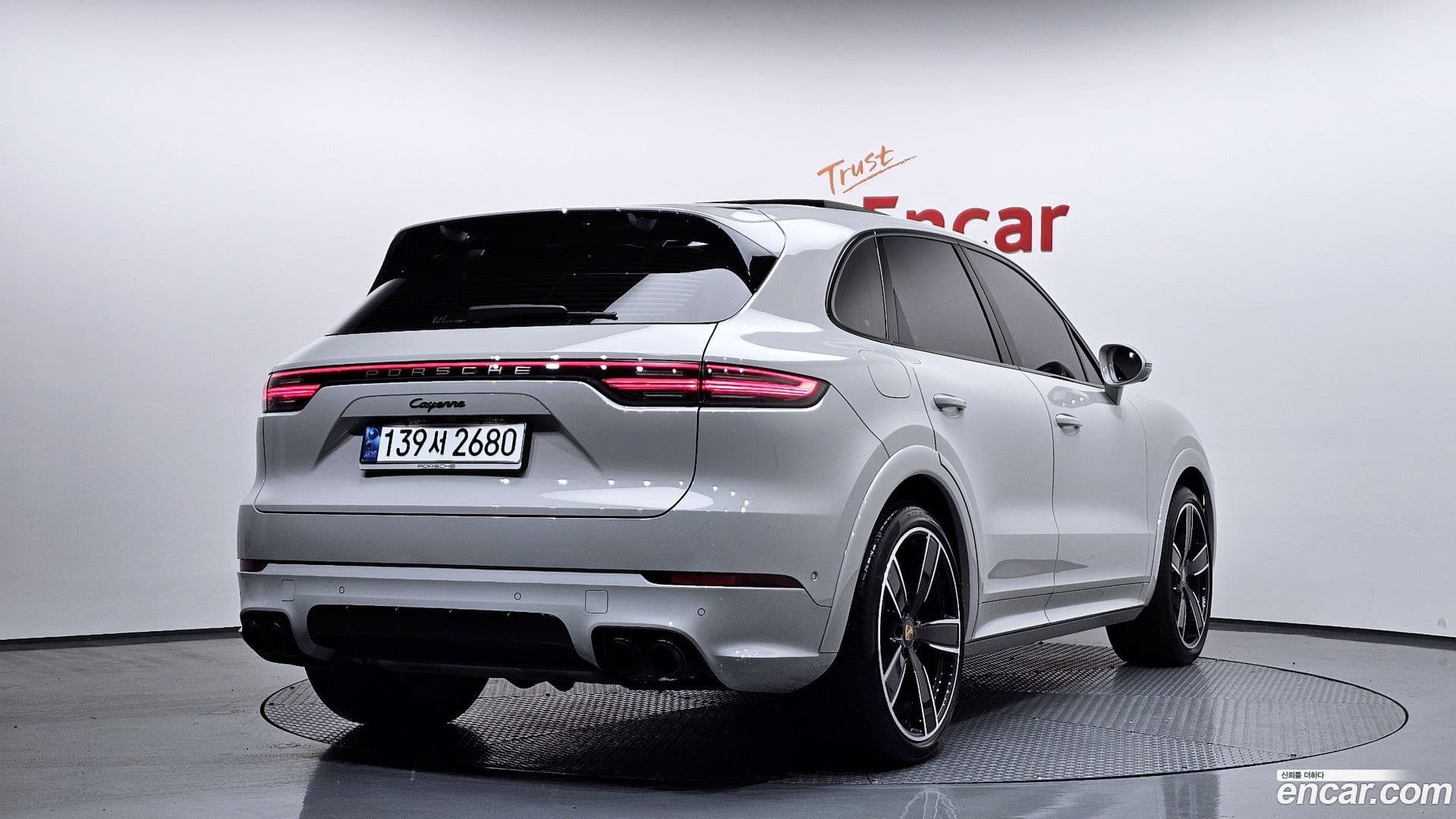 Main__Slider__Photo:Cayenne Porsche 2023.4-1