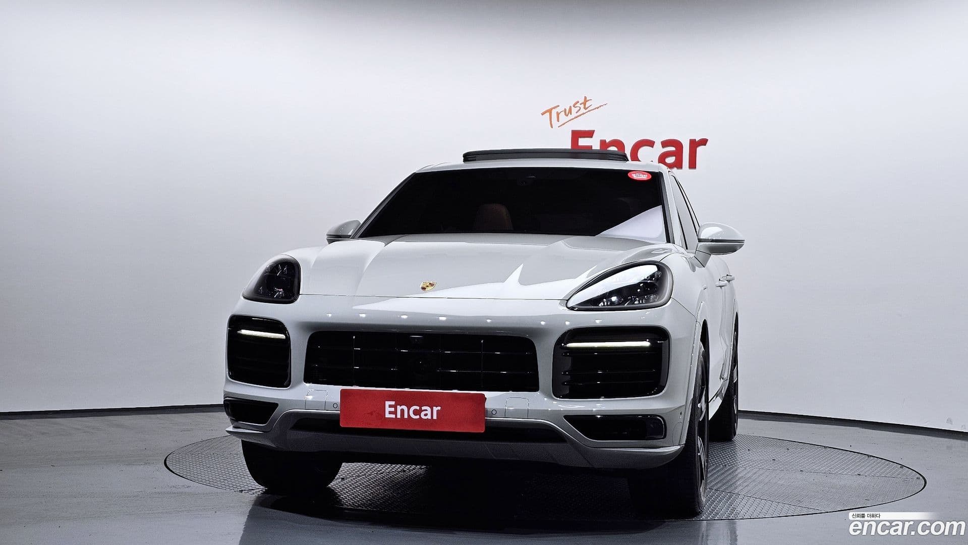 Main__Slider__Photo:Cayenne Porsche 2023.4-2