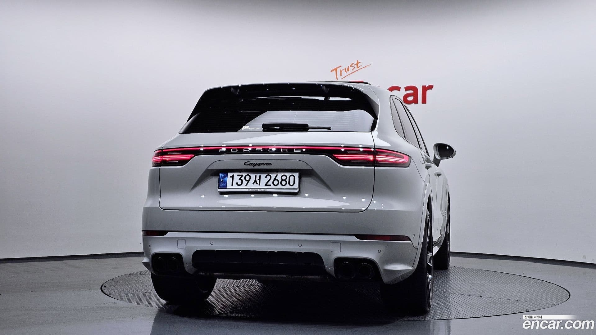 Main__Slider__Photo:Cayenne Porsche 2023.4-3