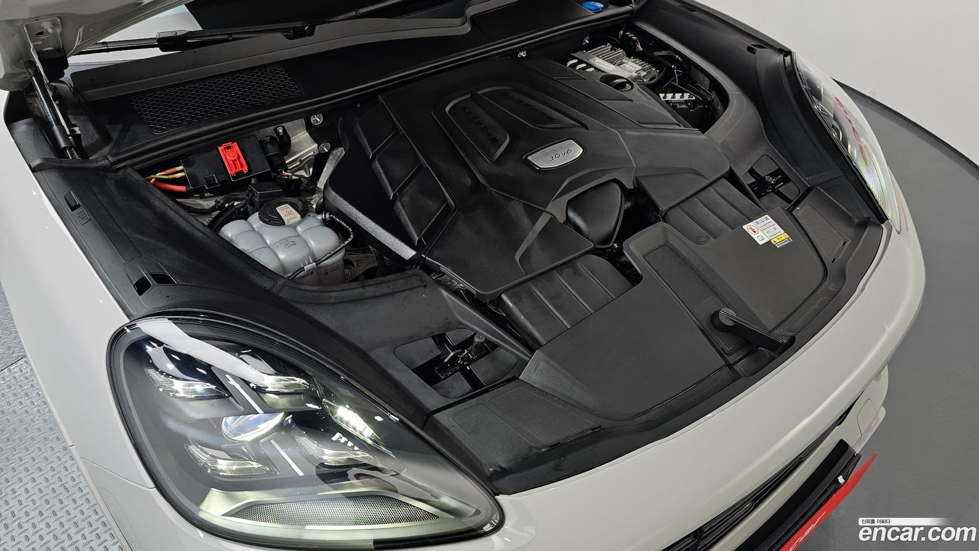 Main__Slider__Photo:Cayenne Porsche 2023.4-5