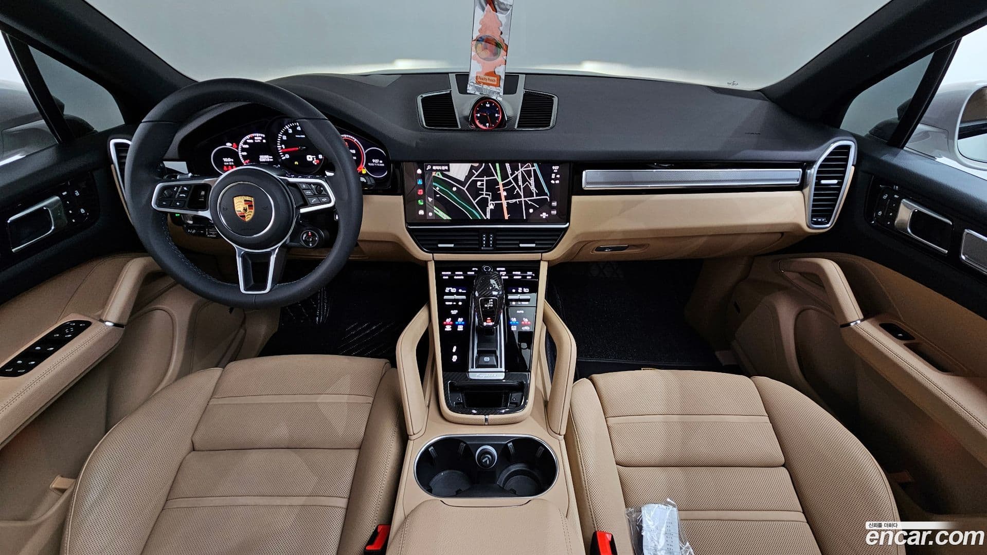 Main__Slider__Photo:Cayenne Porsche 2023.4-6