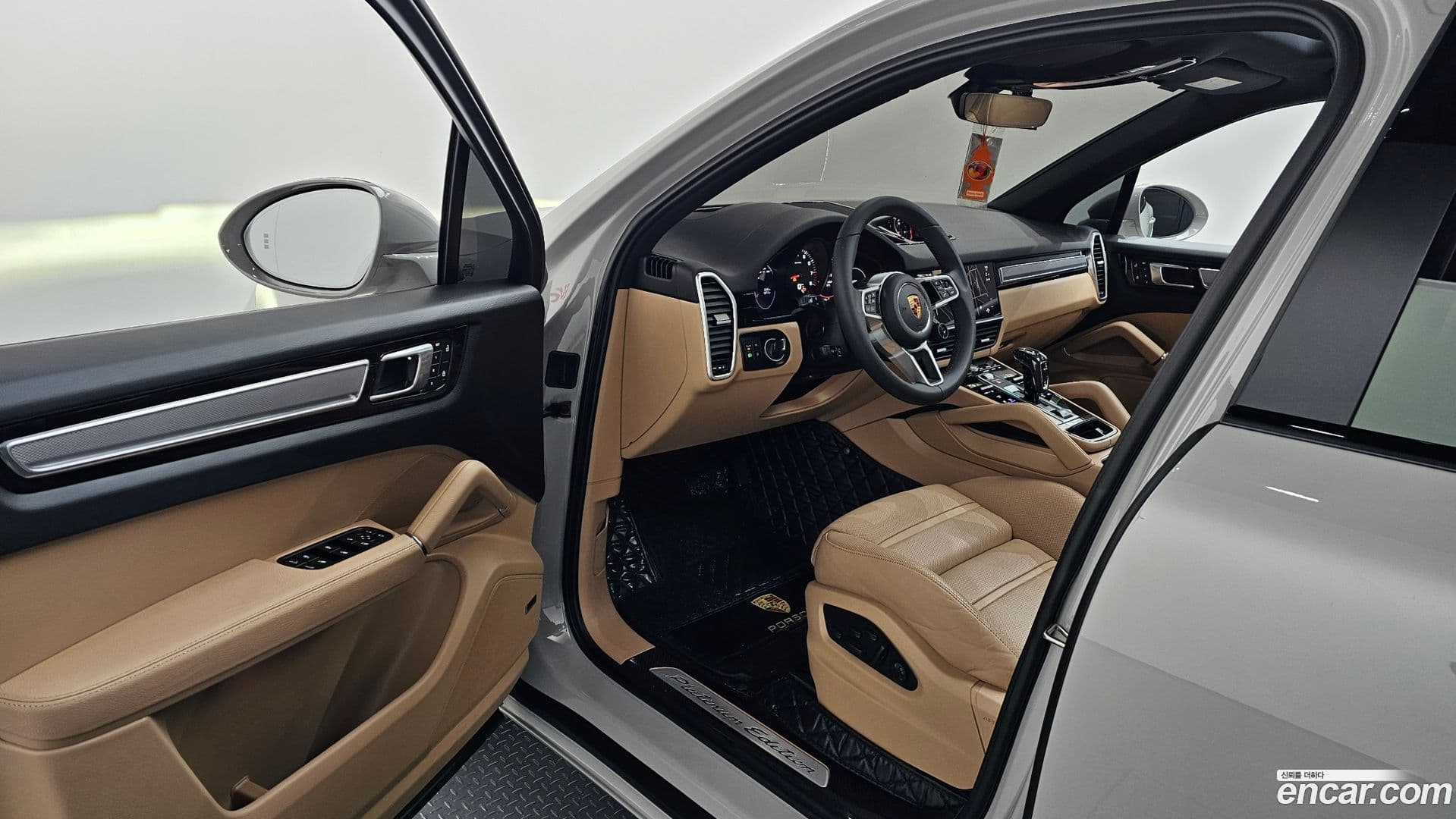 Main__Slider__Photo:Cayenne Porsche 2023.4-9