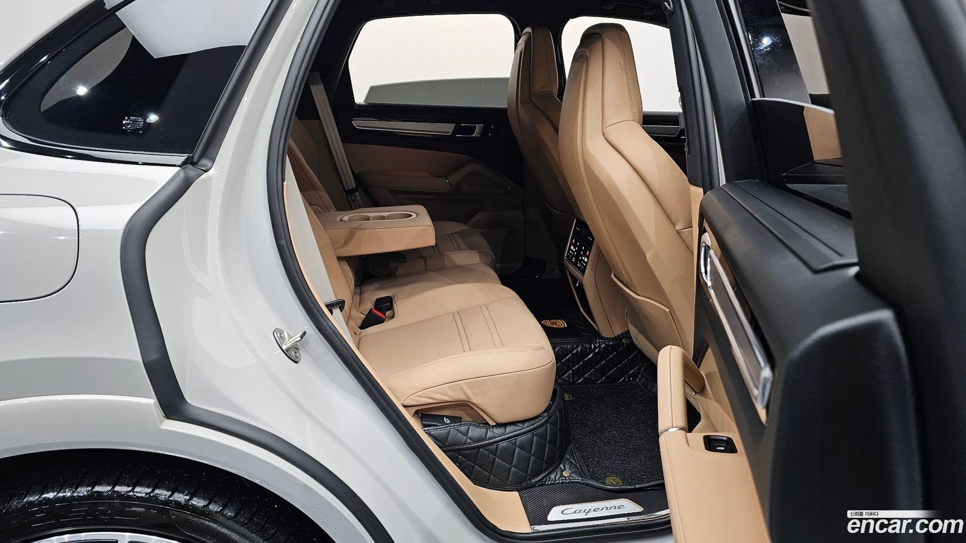 Main__Slider__Photo:Cayenne Porsche 2023.4-11