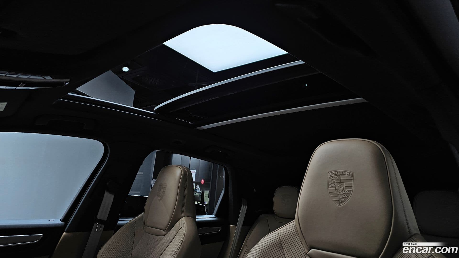 Main__Slider__Photo:Cayenne Porsche 2023.4-18