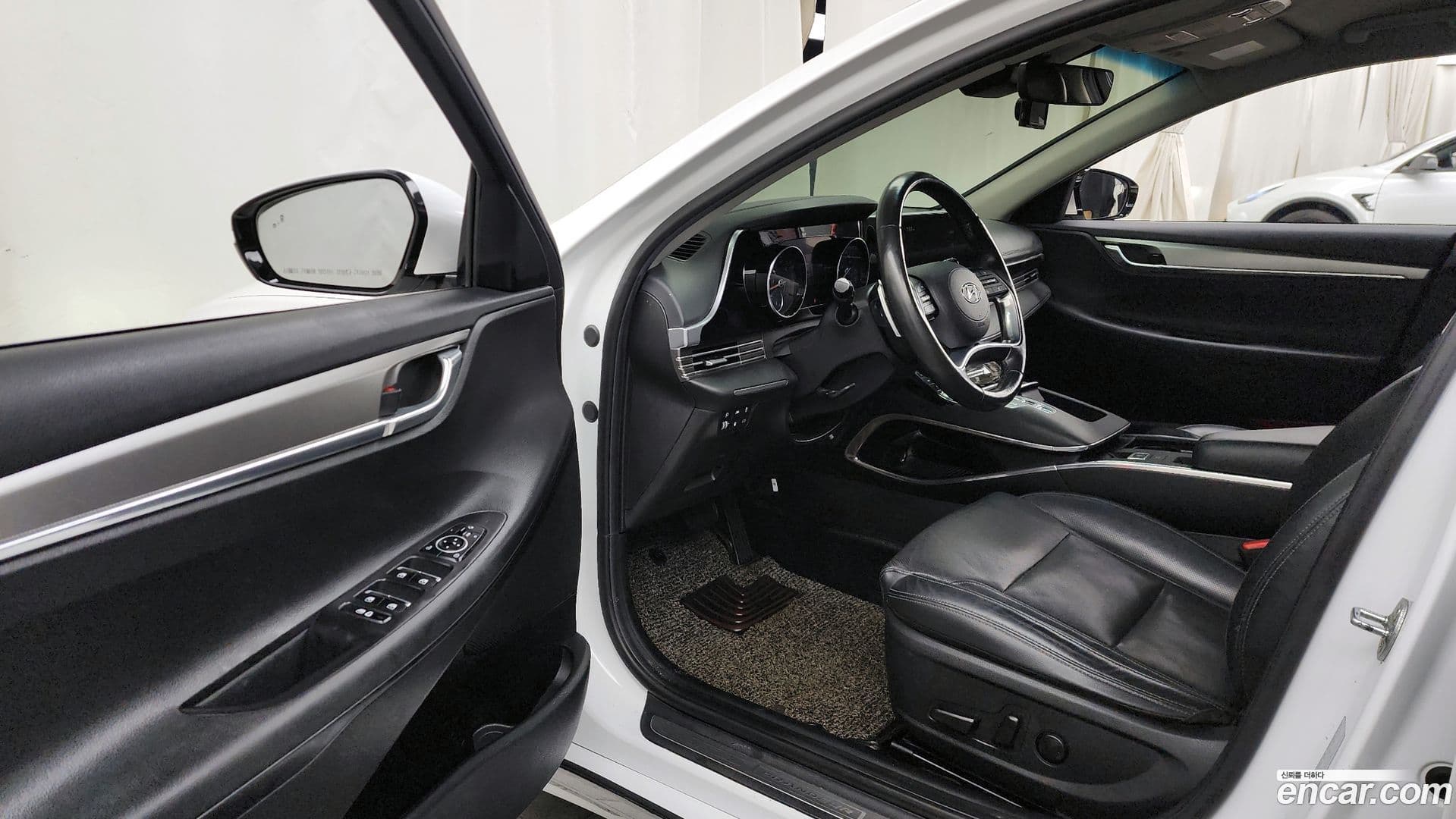 Main__Slider__Photo:Grandeur Hyundai 2020.10-9