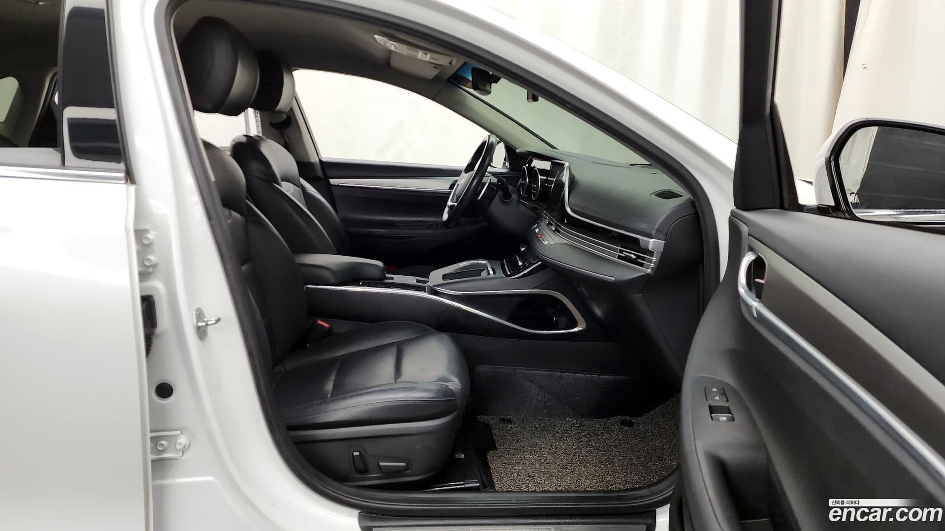 Main__Slider__Photo:Grandeur Hyundai 2020.10-10