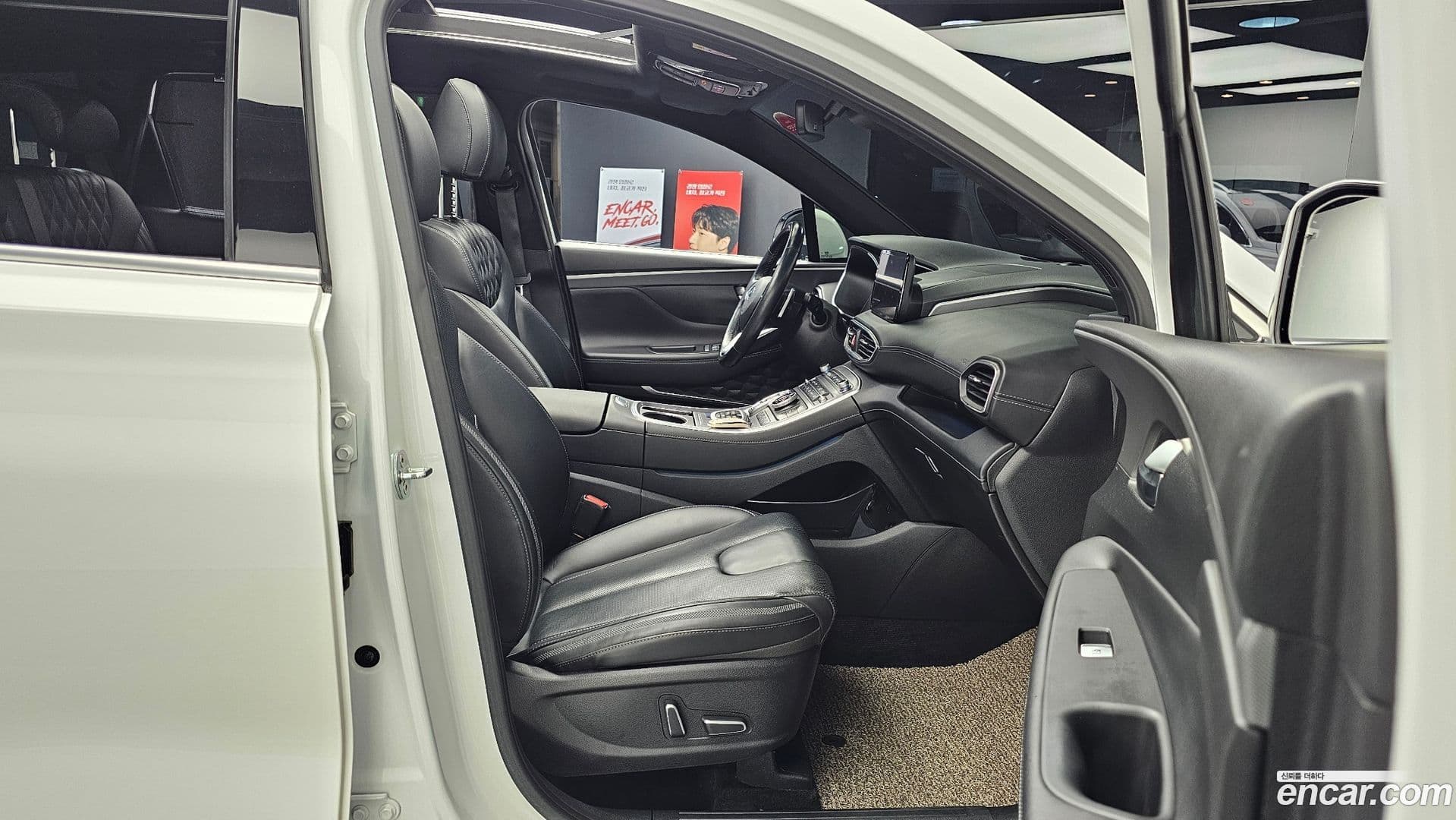 Main__Slider__Photo:Santafe Hyundai 2020.11-11