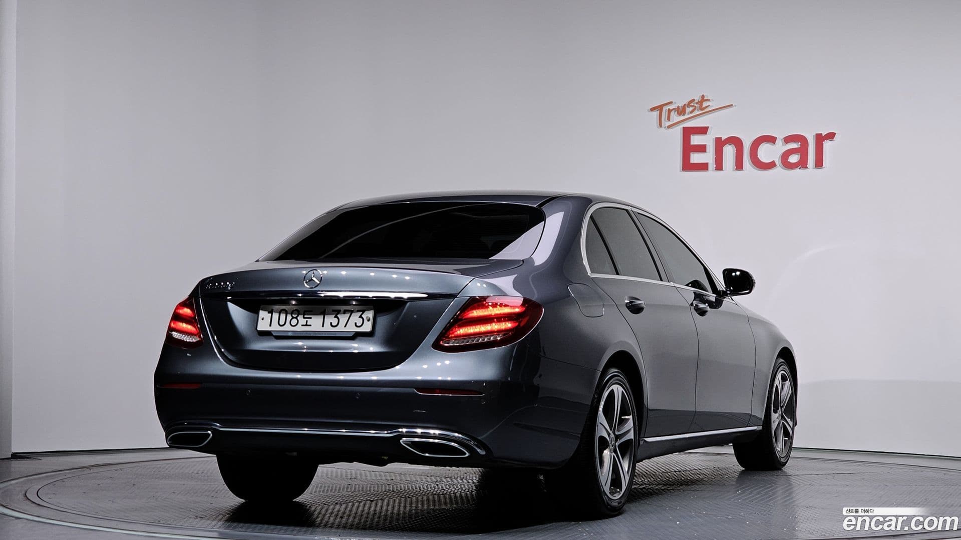 Main__Slider__Photo:E-Class Mercedes-Benz 2018.11-1