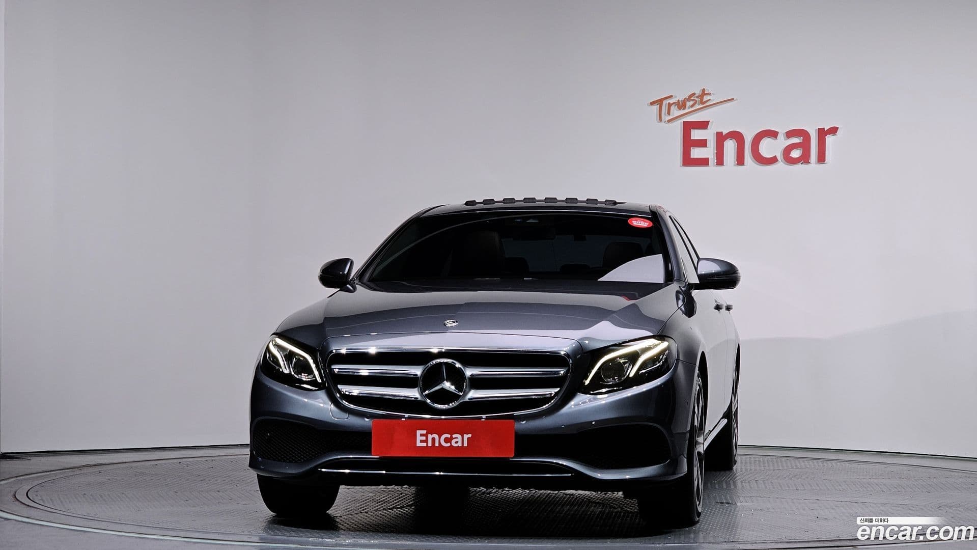 Main__Slider__Photo:E-Class Mercedes-Benz 2018.11-2