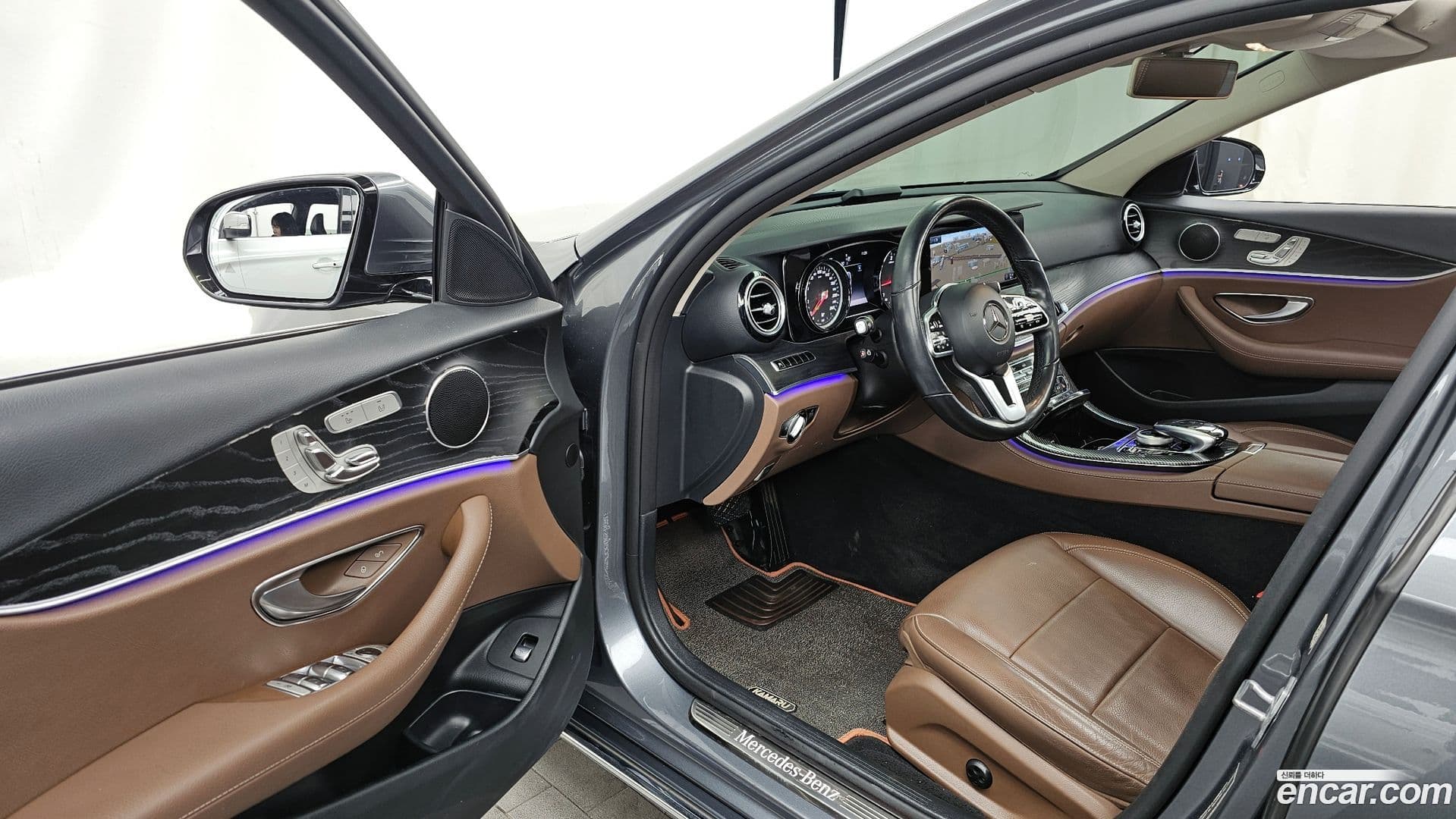 Main__Slider__Photo:E-Class Mercedes-Benz 2018.11-9