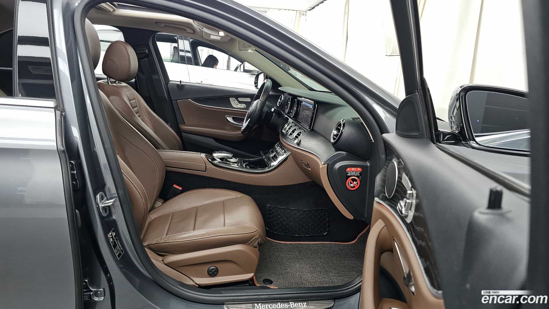 E-Class Mercedes-Benz 2018.11-OPTION-015