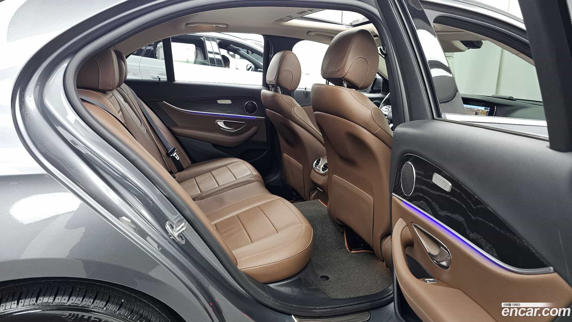 E-Class Mercedes-Benz 2018.11-OPTION-016