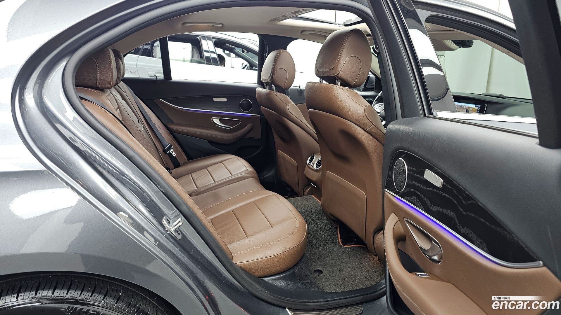 Main__Slider__Photo:E-Class Mercedes-Benz 2018.11-11