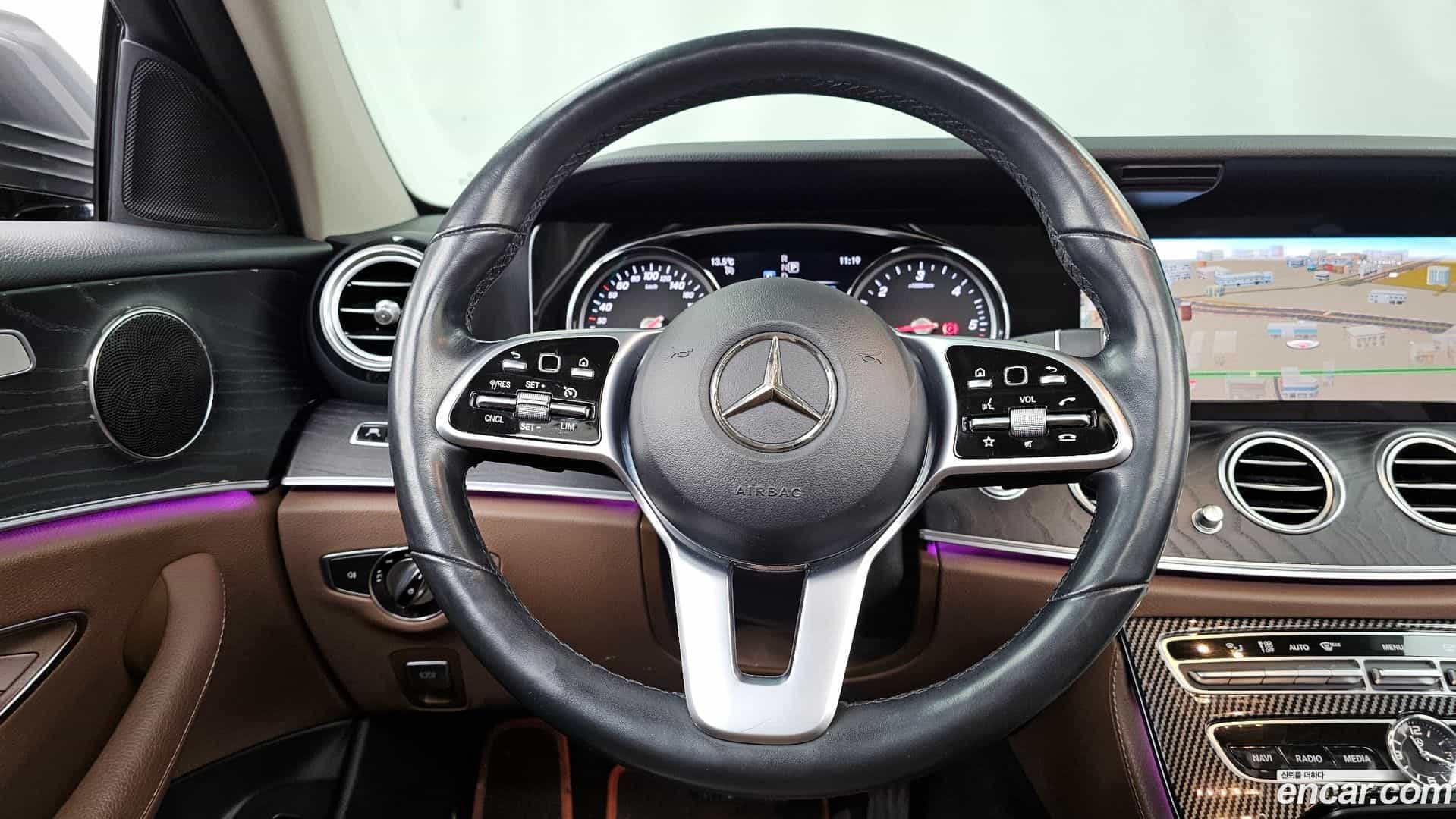 E-Class Mercedes-Benz 2018.11-OPTION-017