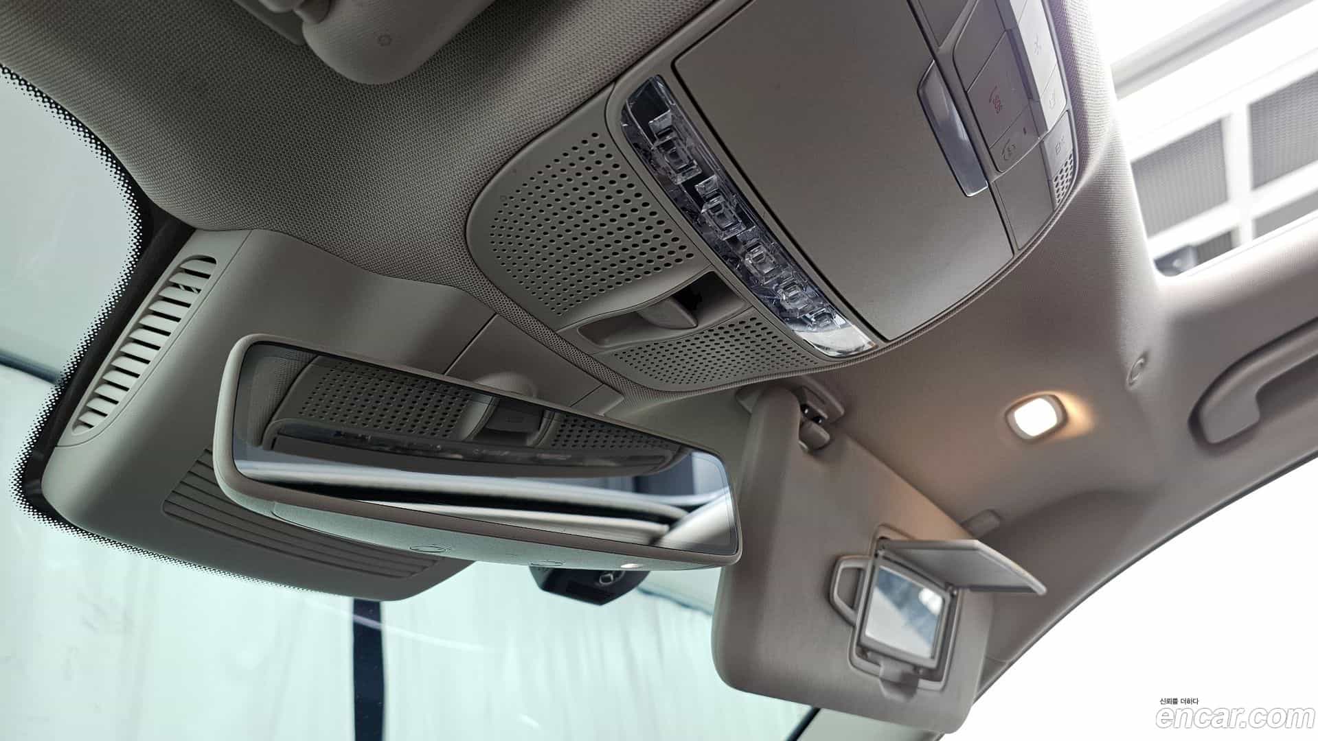 E-Class Mercedes-Benz 2018.11-OPTION-021