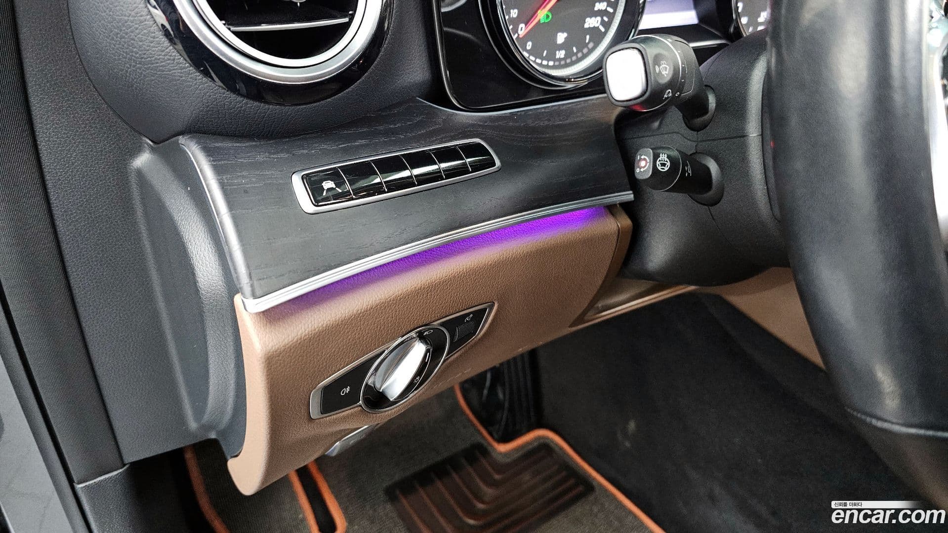 Main__Slider__Photo:E-Class Mercedes-Benz 2018.11-17