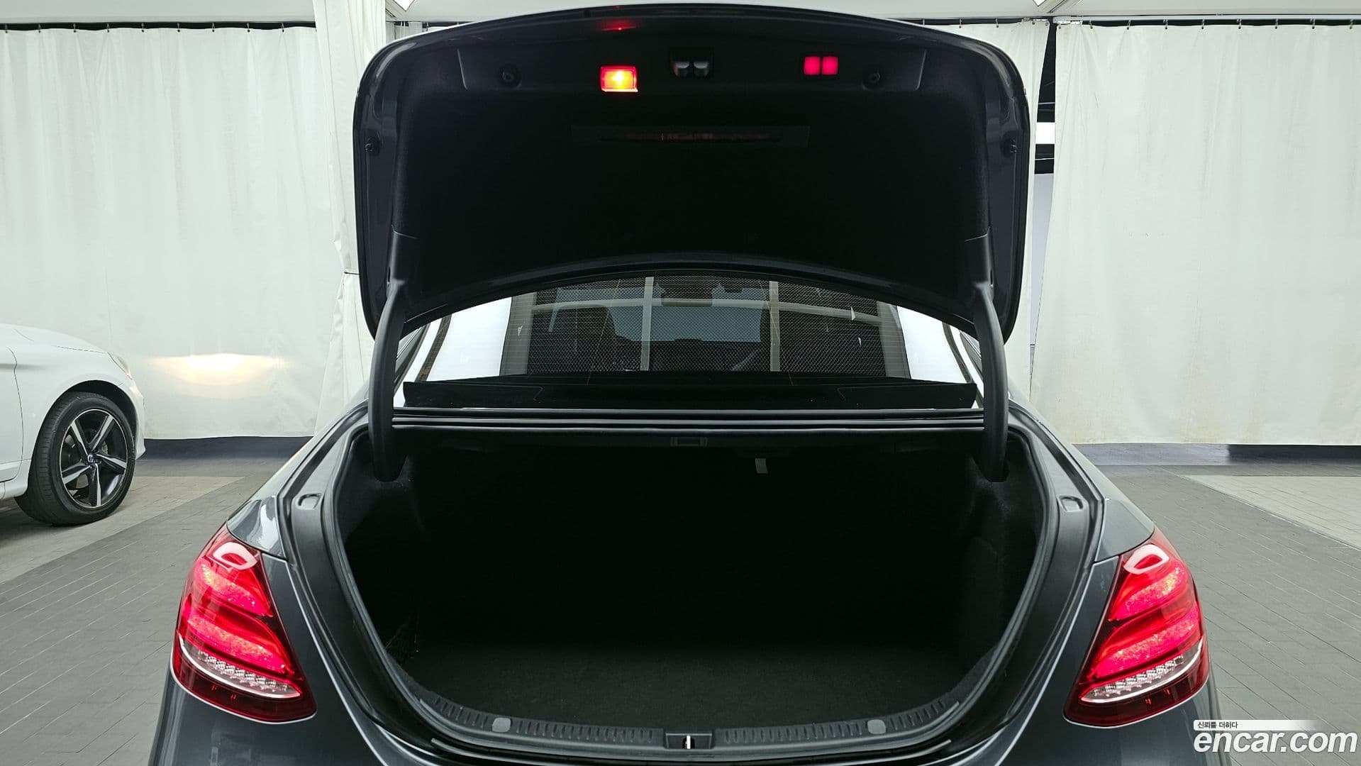 Main__Slider__Photo:E-Class Mercedes-Benz 2018.11-19