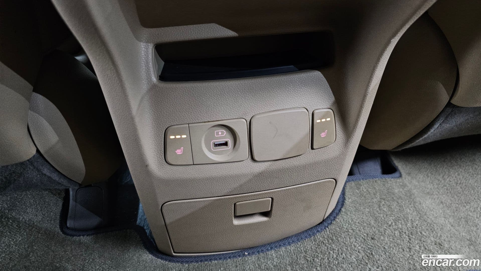 Main__Slider__Photo:Canival Kia 2019.0-18