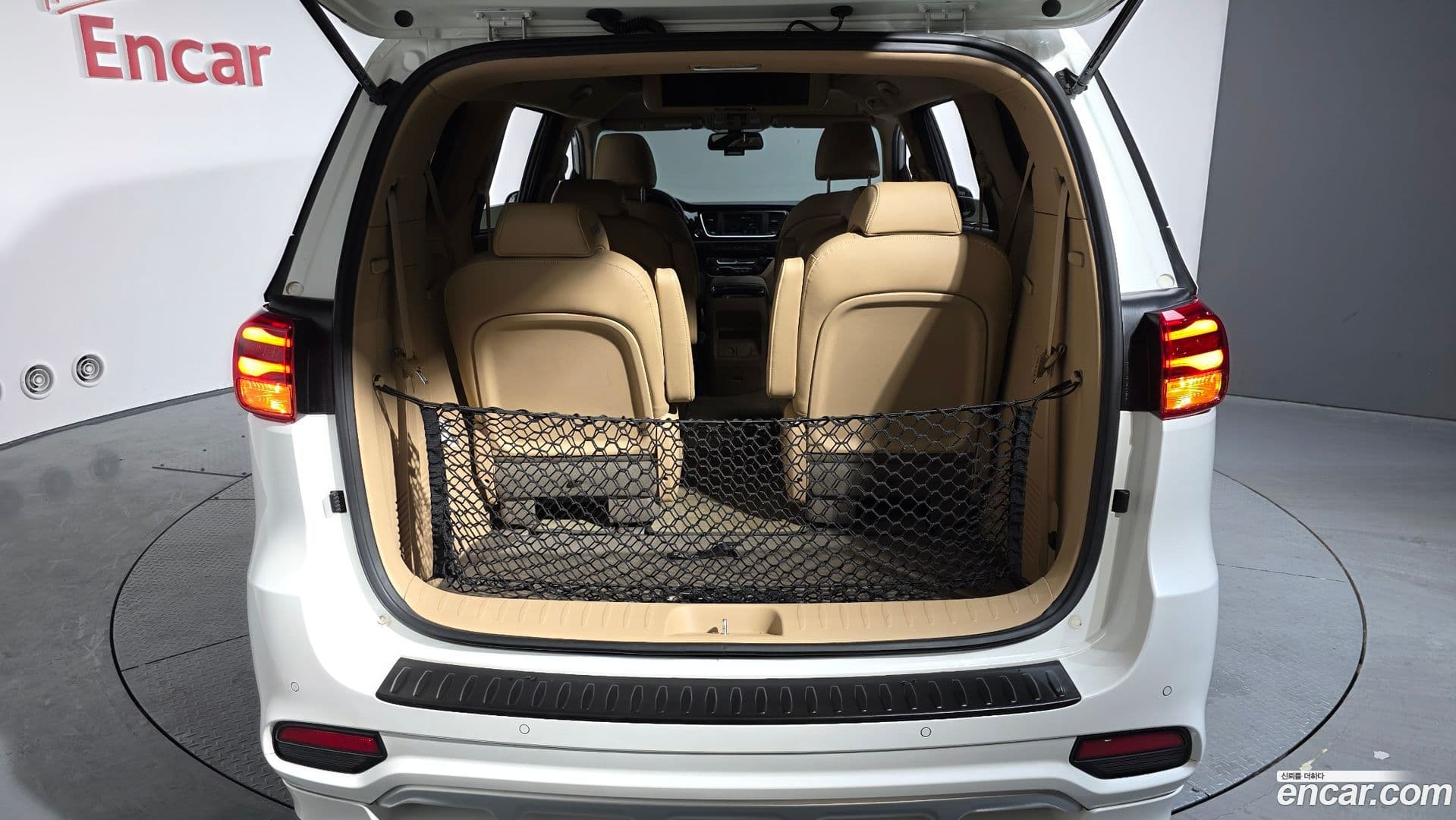 Main__Slider__Photo:Canival Kia 2019.0-19