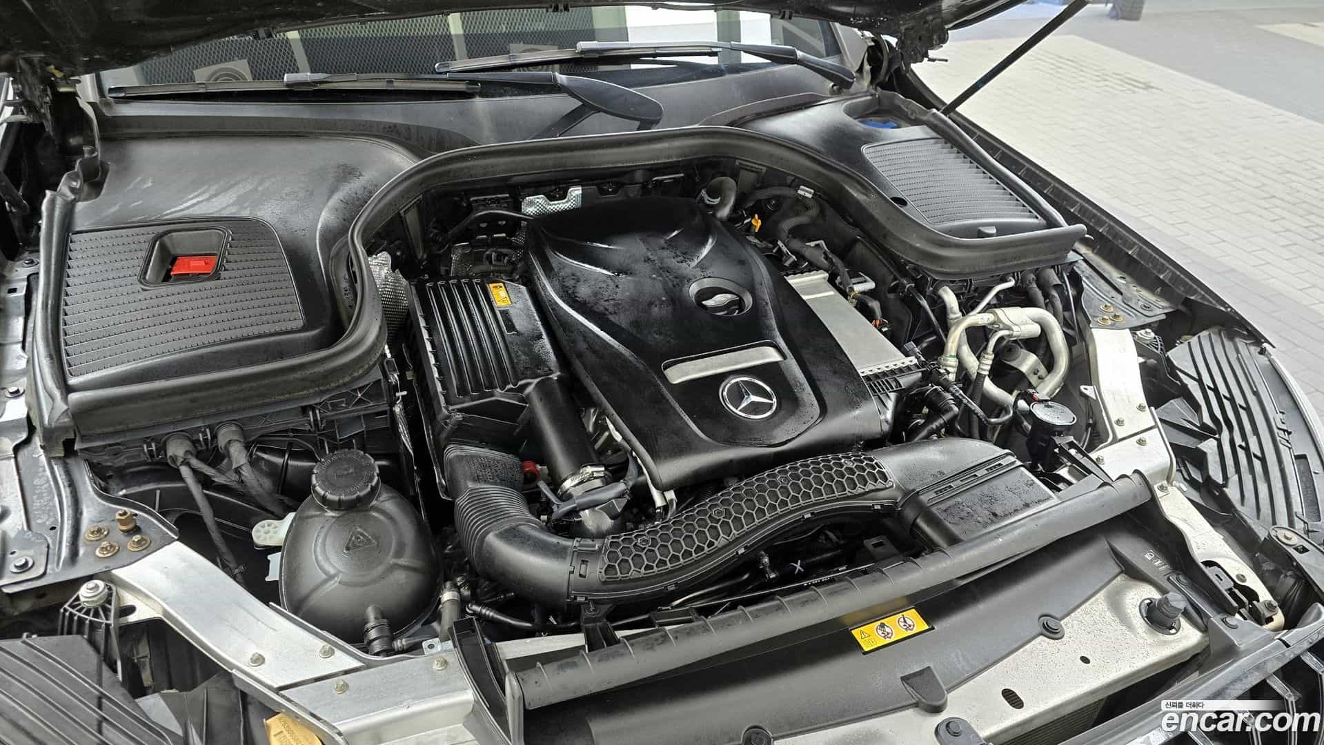 GLC-Class Mercedes-Benz 2019.10-INNER-006