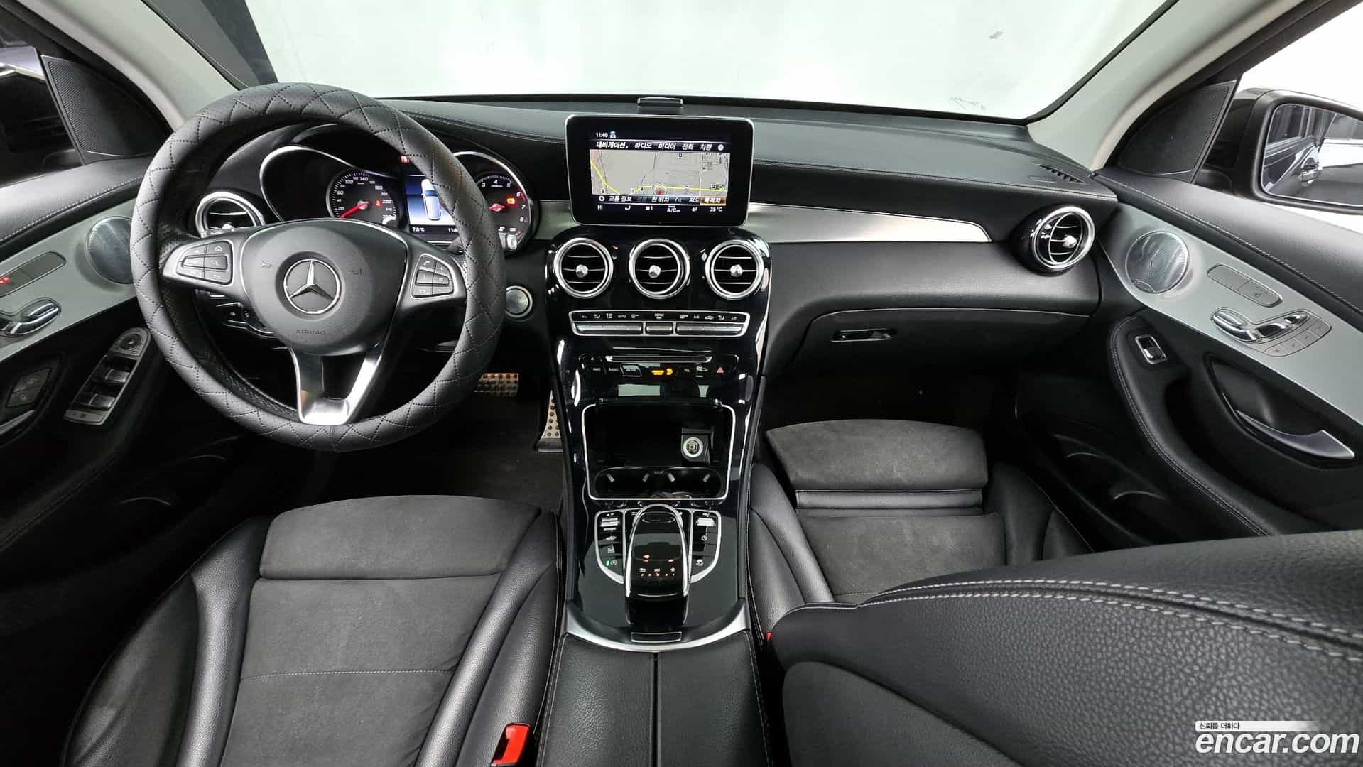 GLC-Class Mercedes-Benz 2019.10-INNER-007